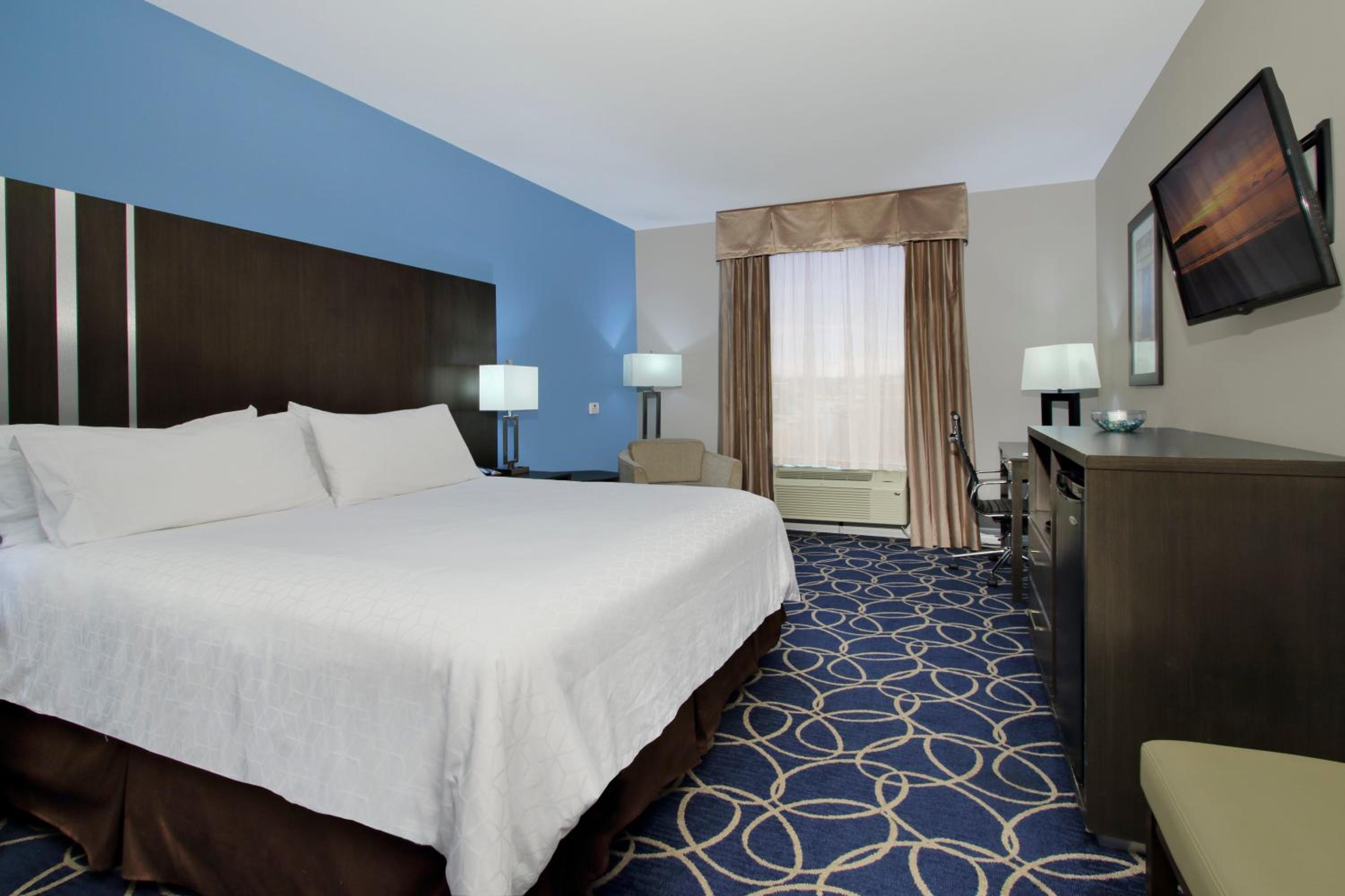 Holiday Inn Express and Suites Houston North - IAH Area by IHG, Photo 3