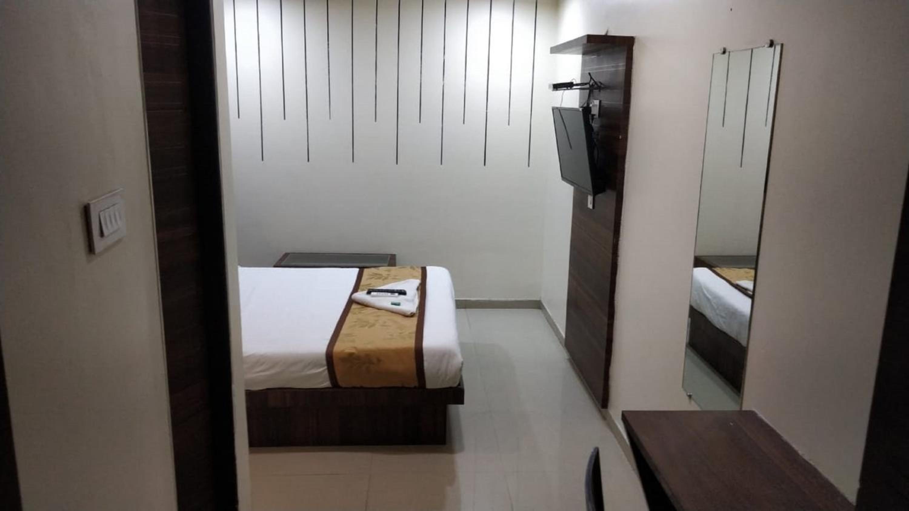Deluxe Room - Photo 14