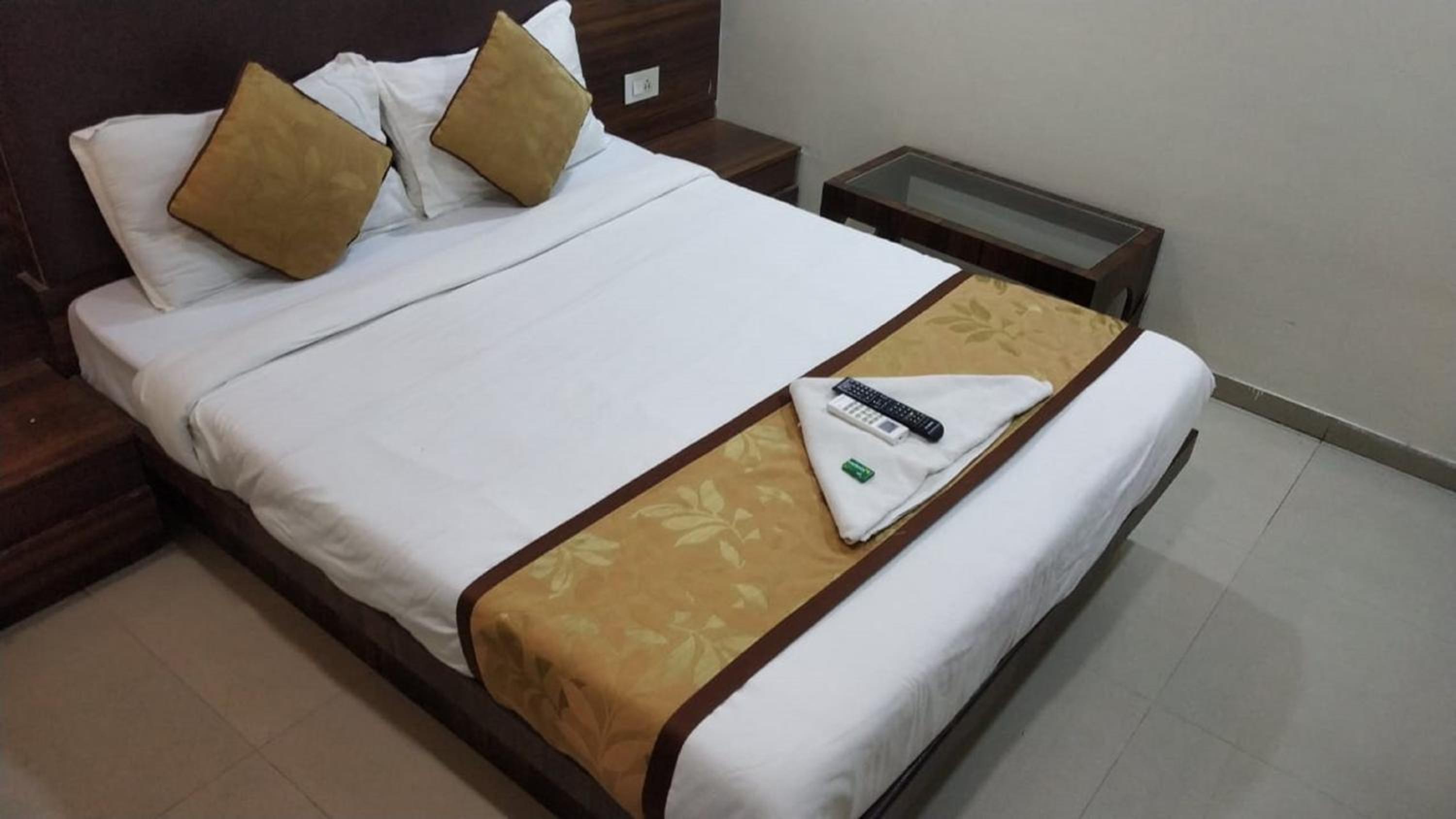 Deluxe Room - Photo 17