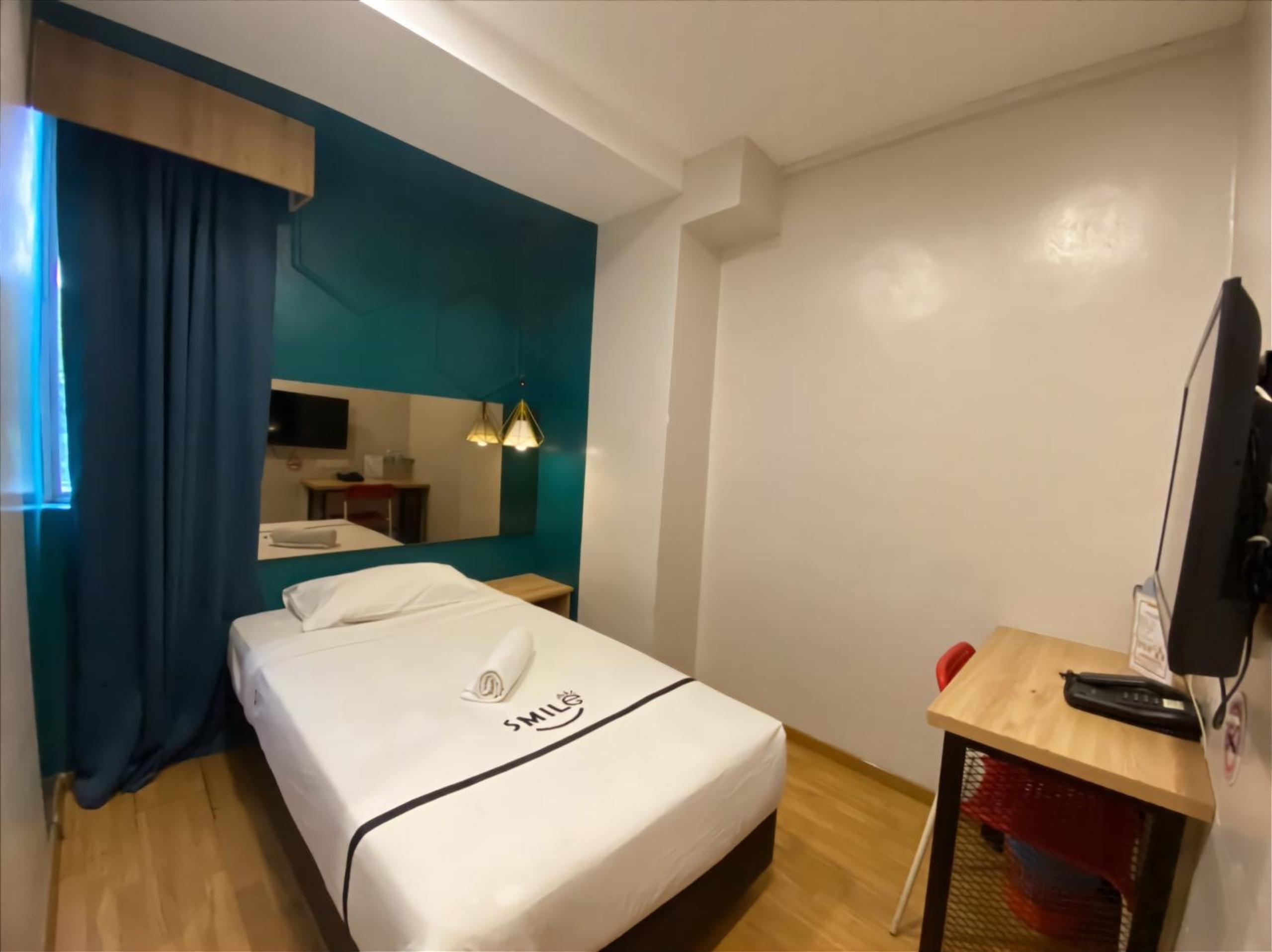 Single Room with Bathroom photo 2