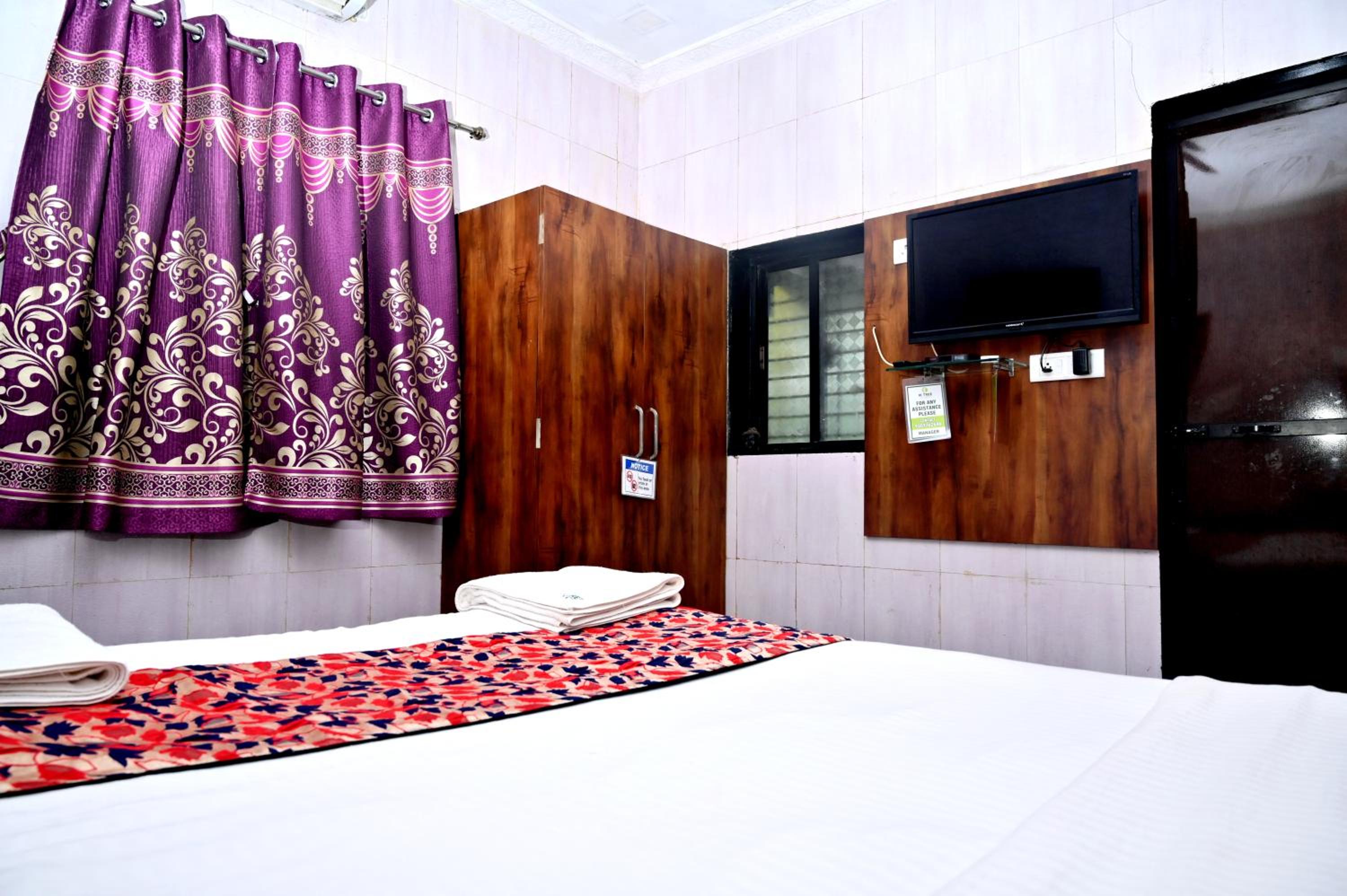 Deluxe Room - Photo 9