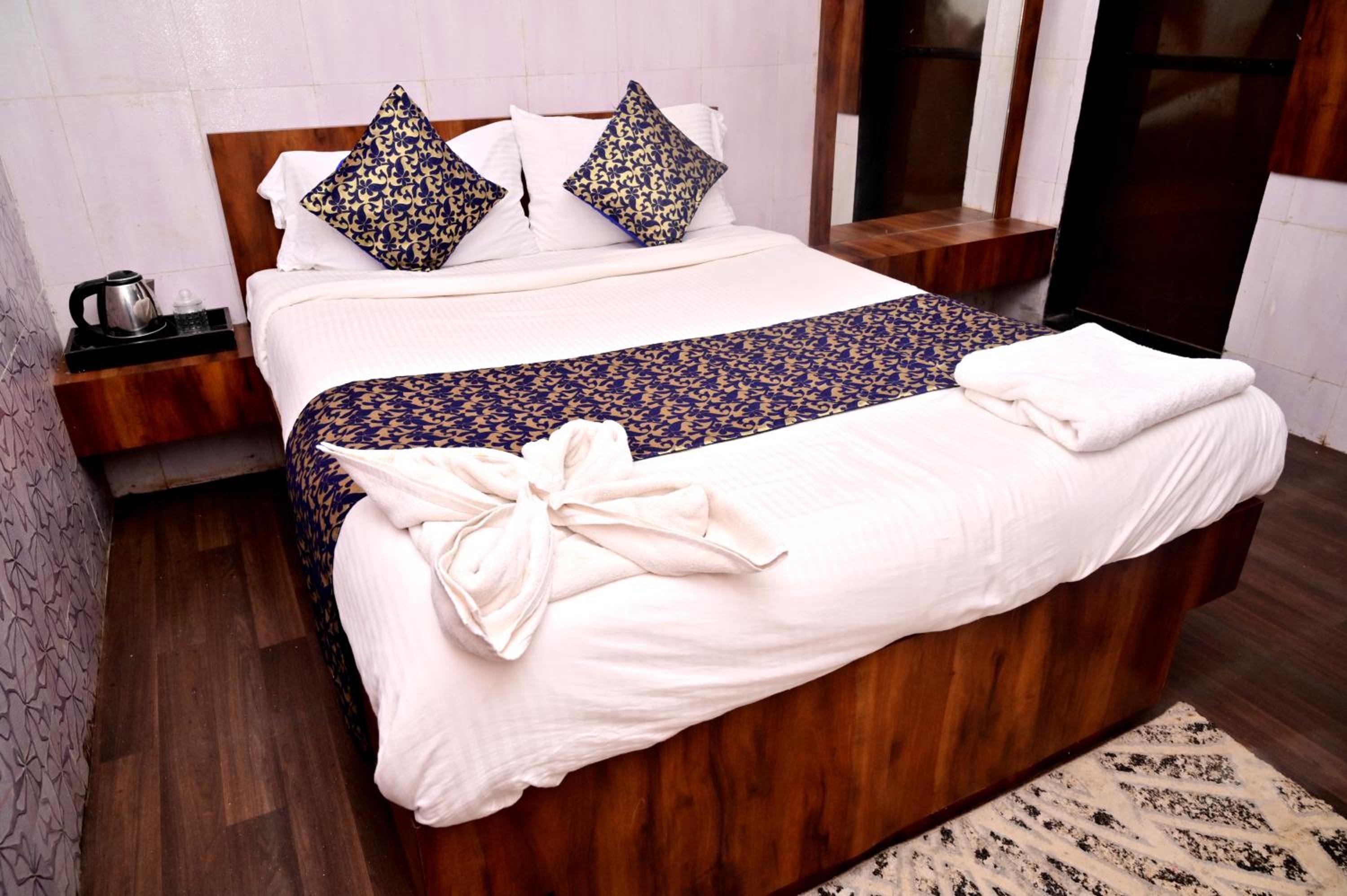 Deluxe Room - Photo 11