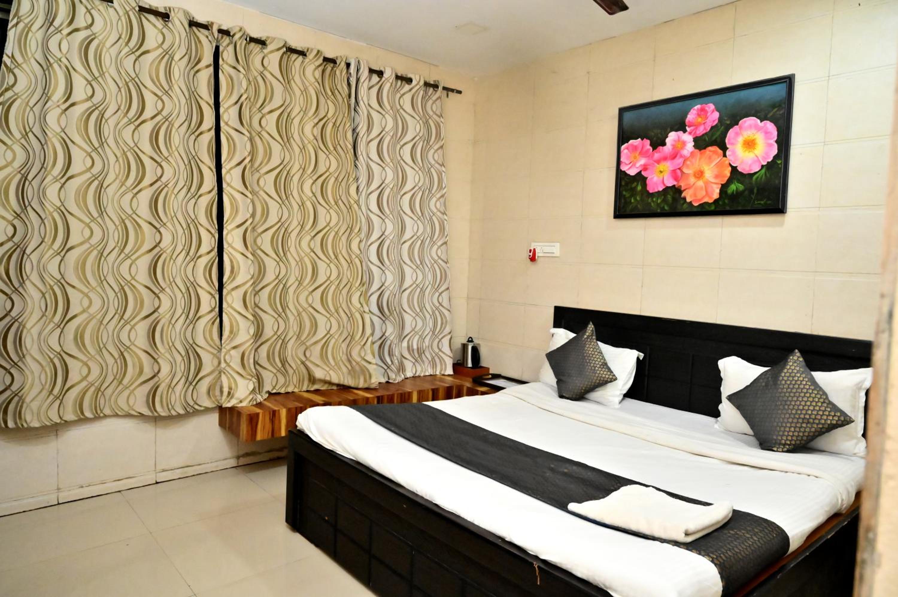 Deluxe Room - Photo 6