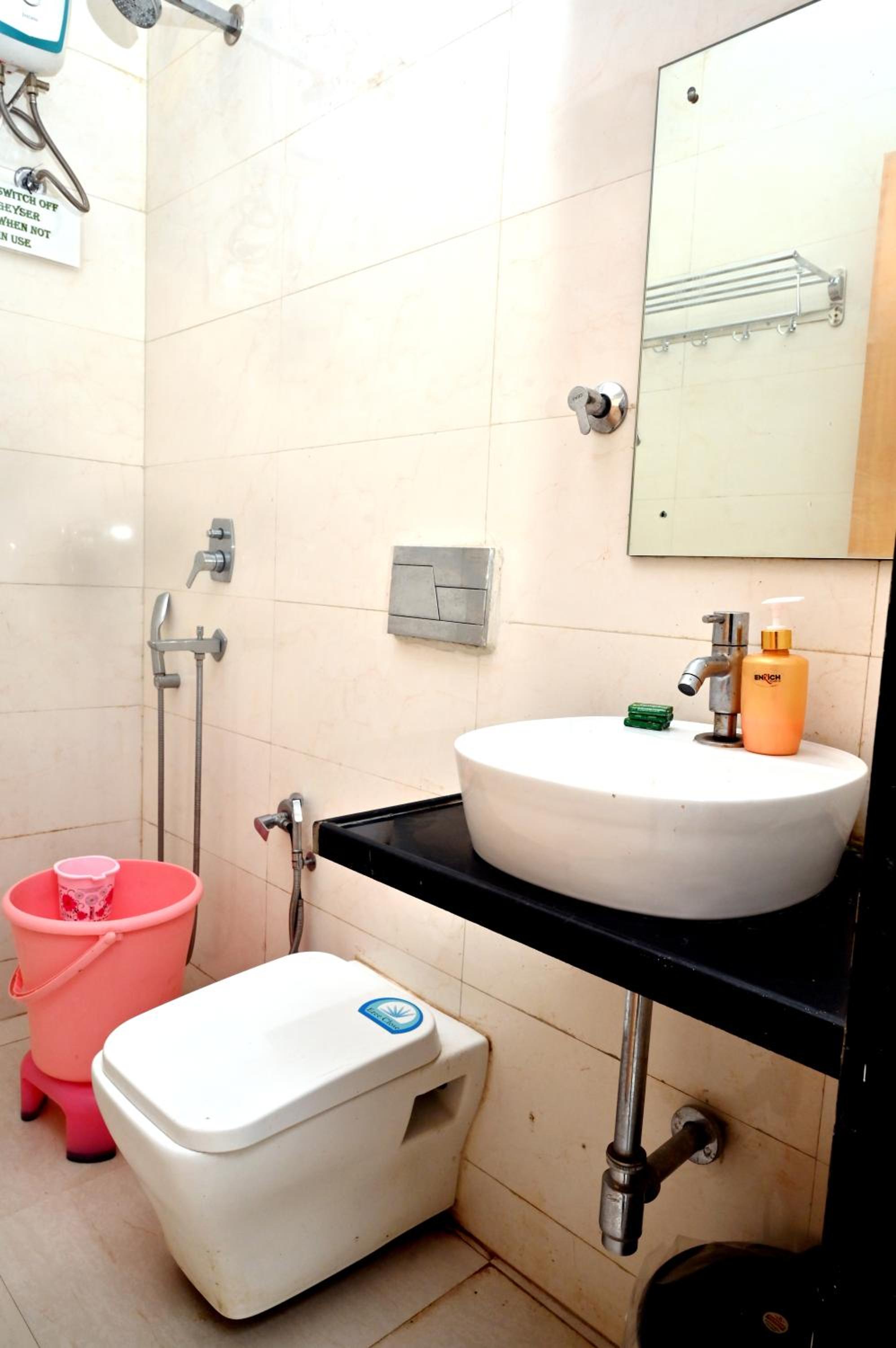 Deluxe Room - Photo 16