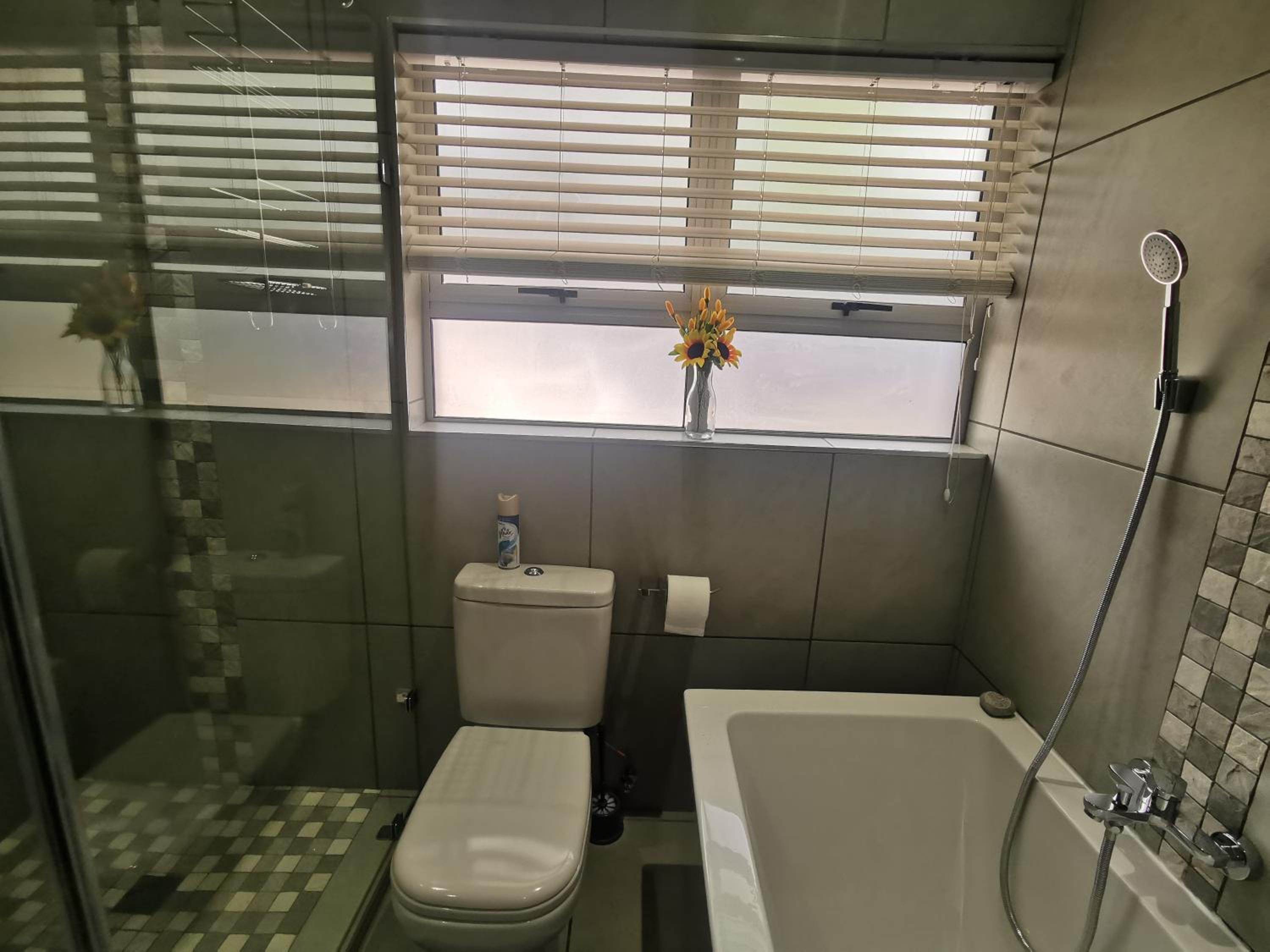 Deluxe Double Room (2 Adults + 1 Child) - Photo 18