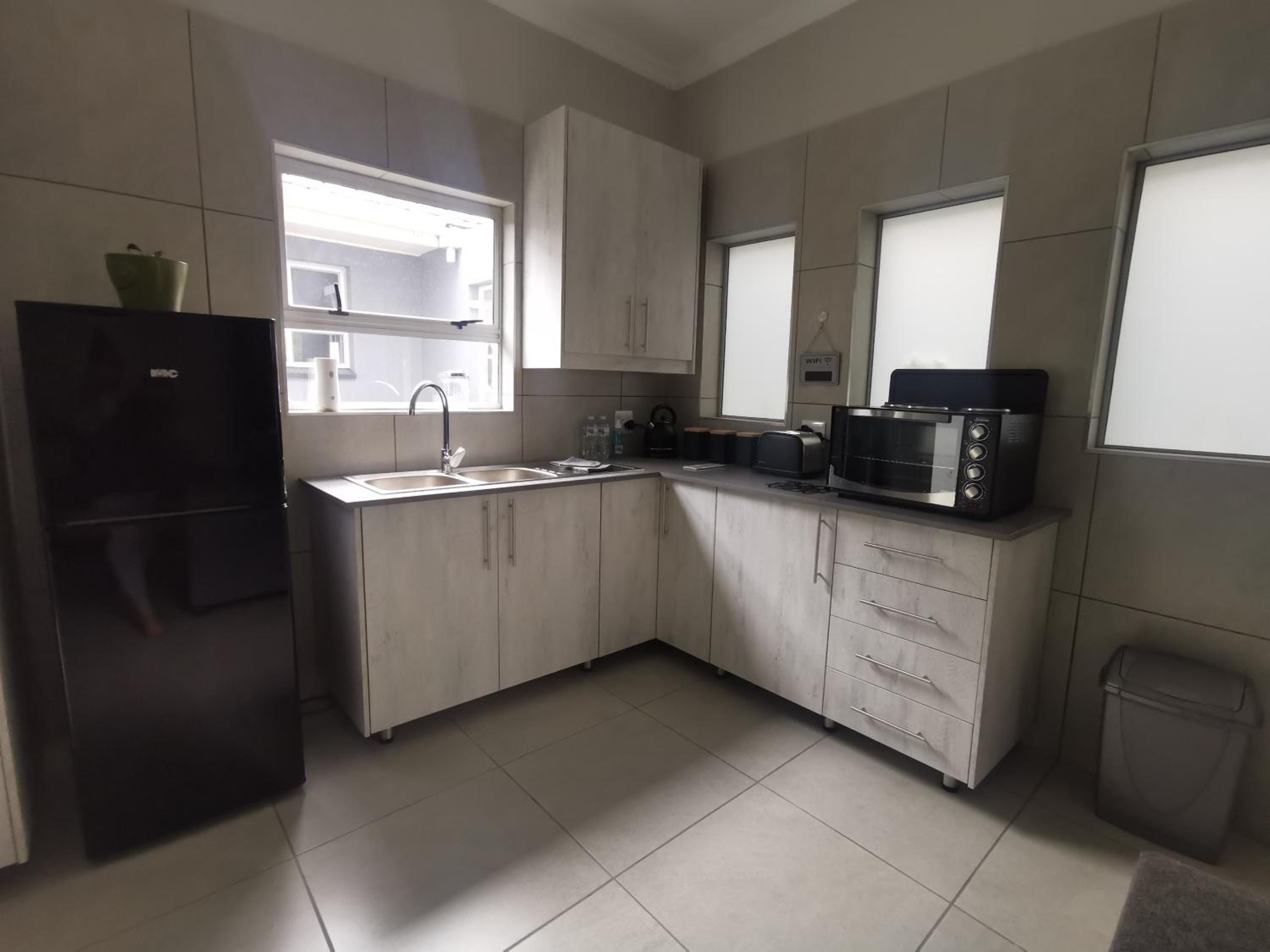 Double Room with Private Bathroom - Photo 15