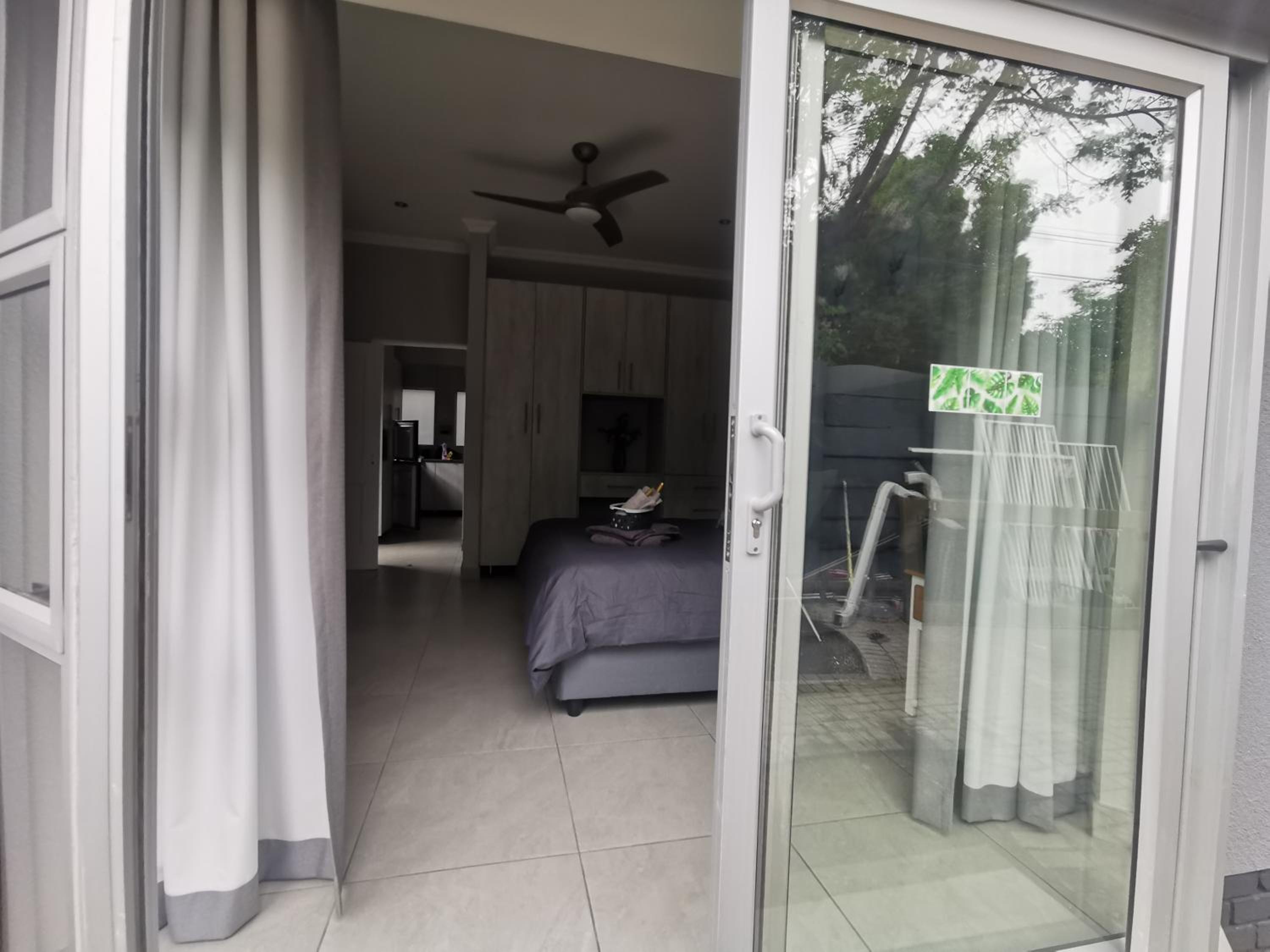 Double Room with Private Bathroom - Photo 38