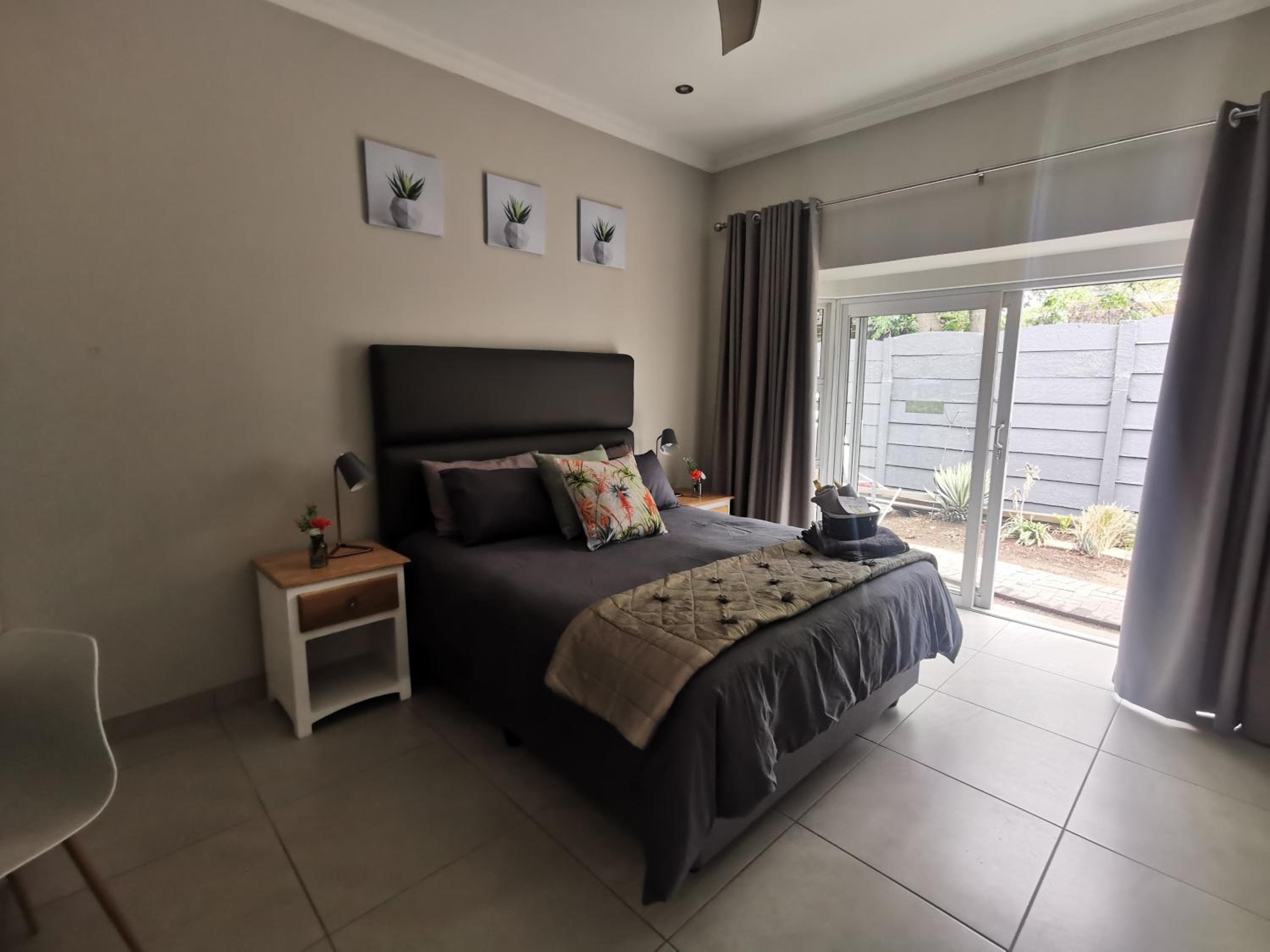 Double Room with Private Bathroom - Photo 36