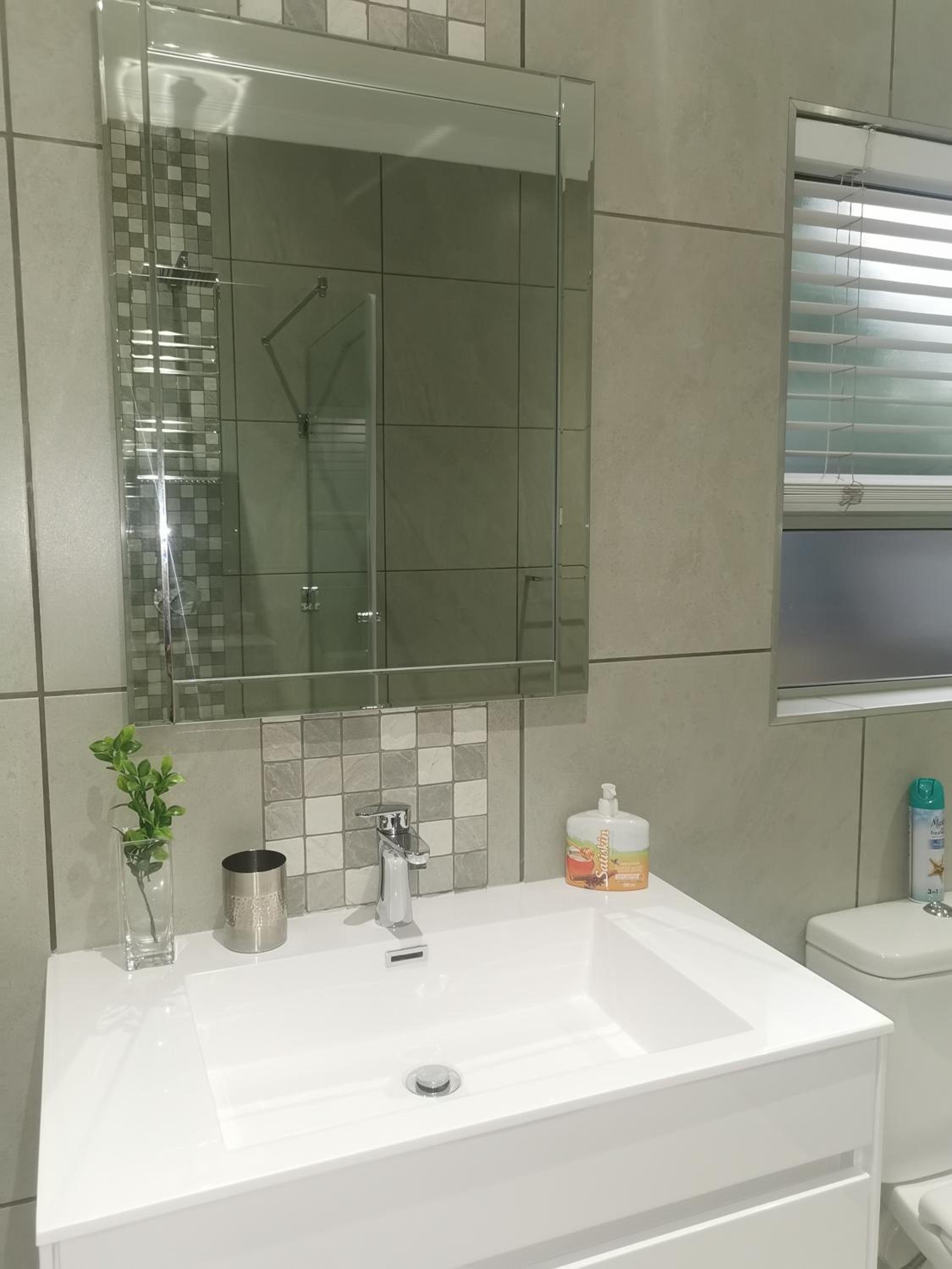 Double Room with Private Bathroom - Photo 16