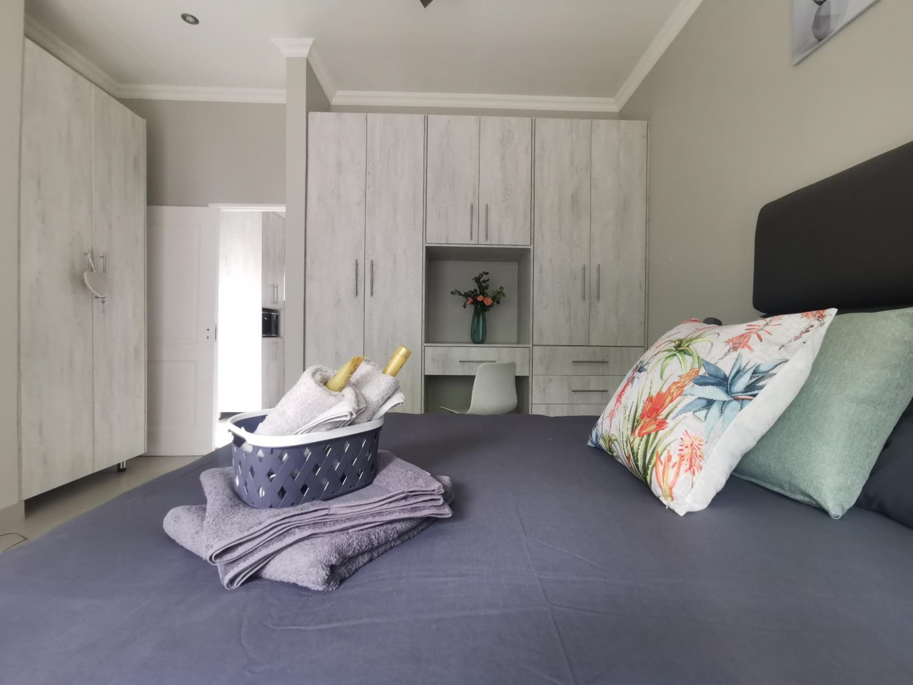 Double Room with Private Bathroom - Photo 40