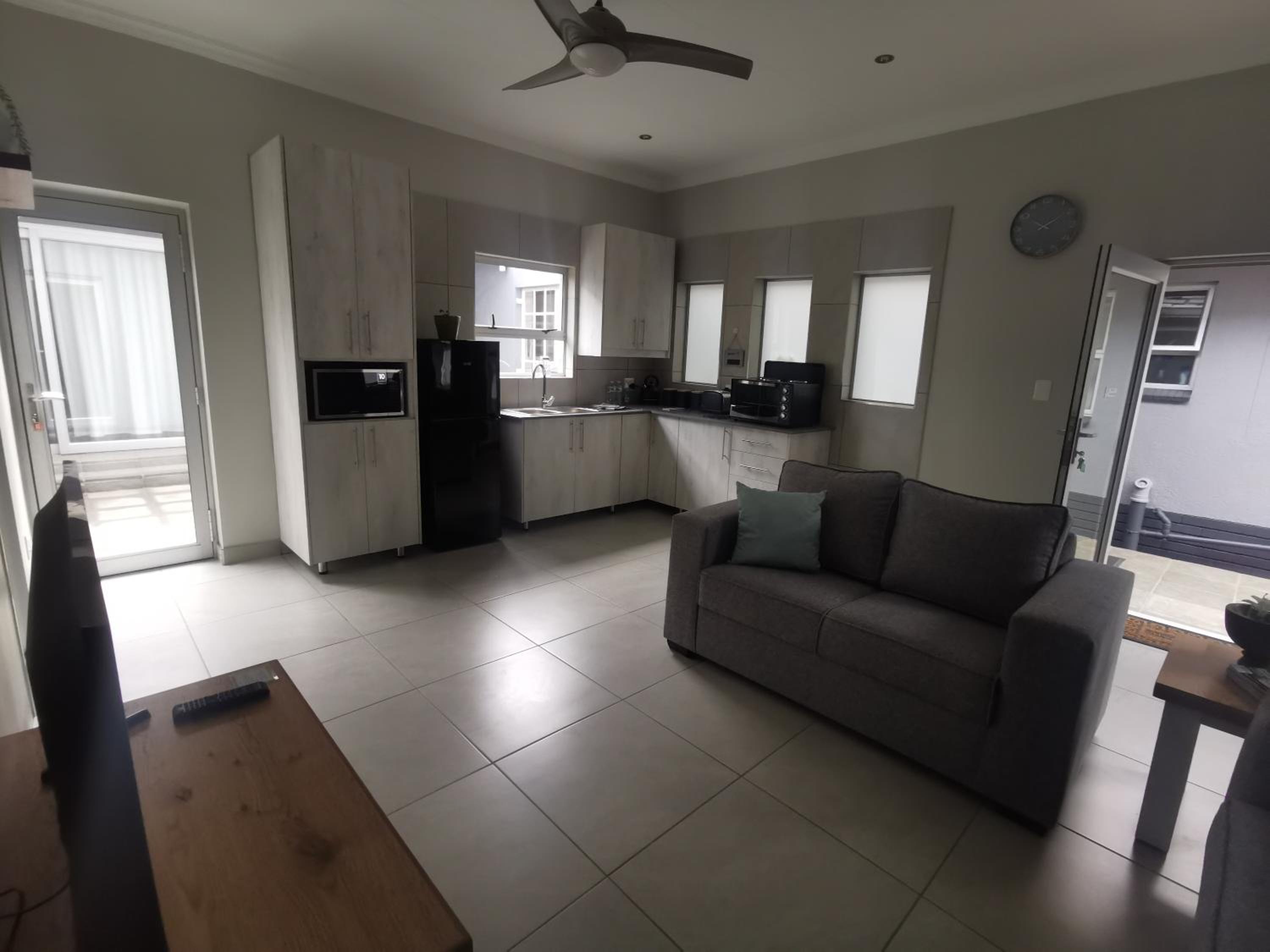 Double Room with Private Bathroom - Photo 17