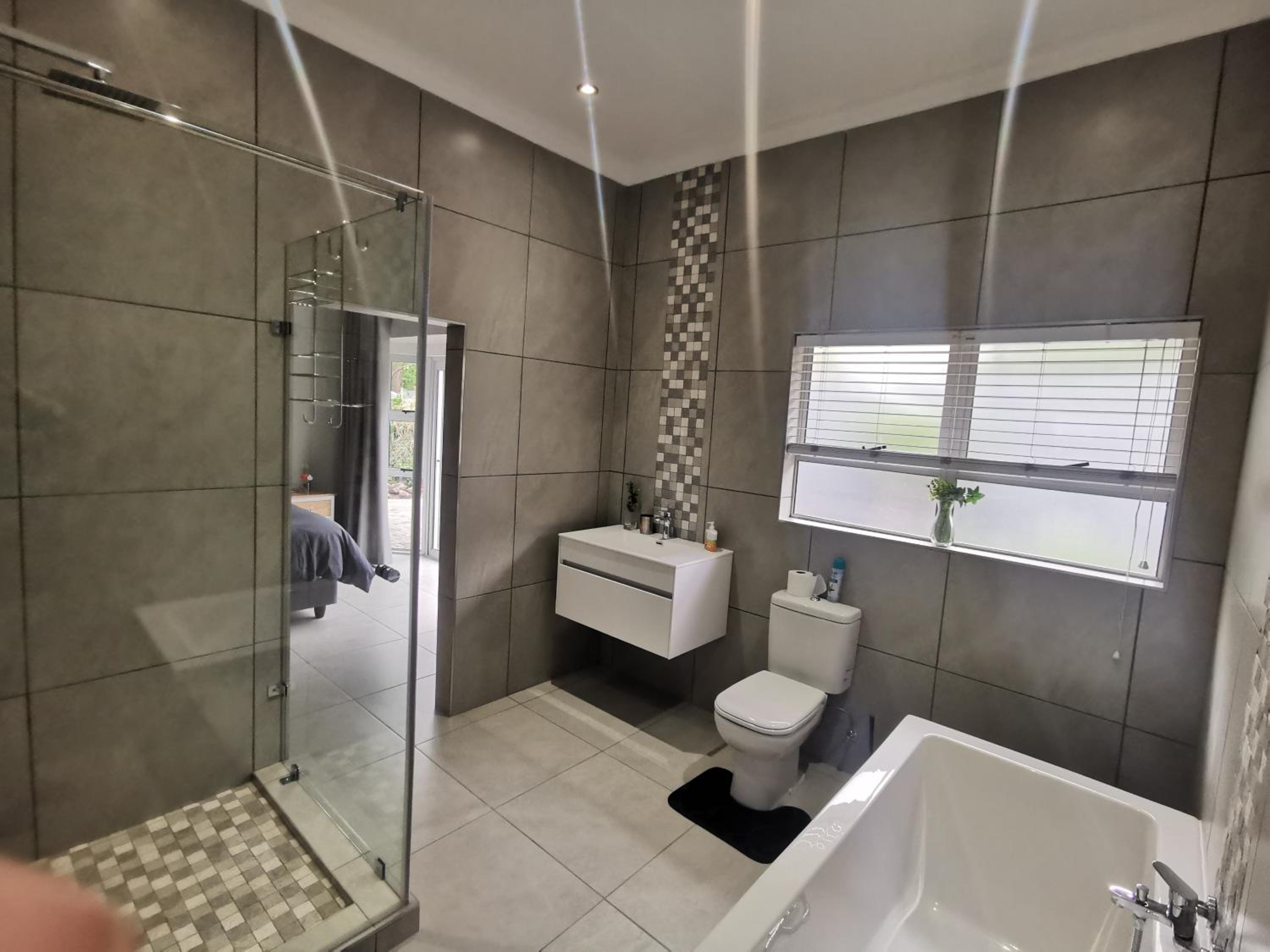 Double Room with Private Bathroom - Photo 47