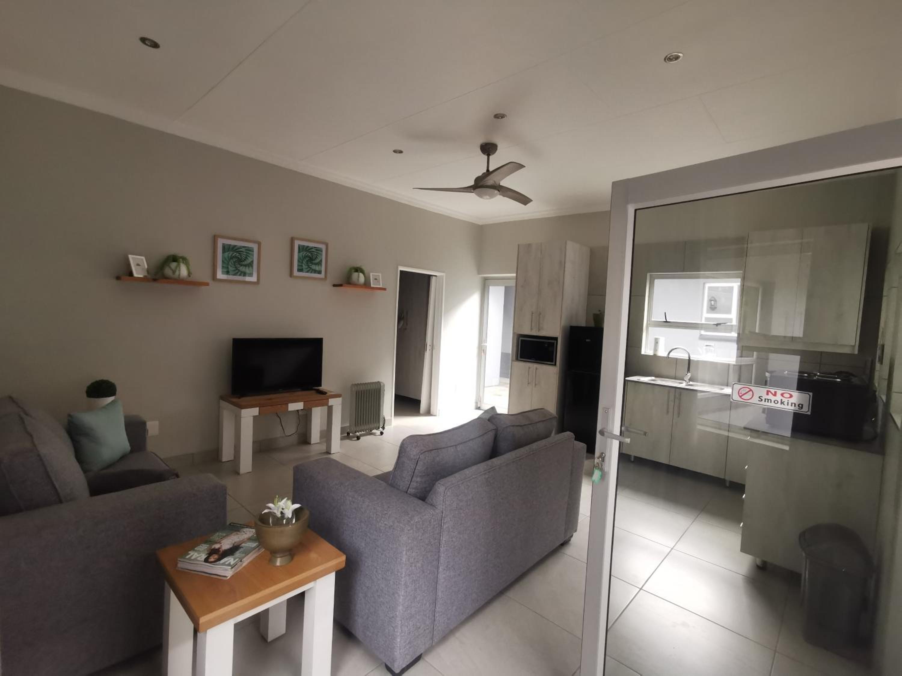 Double Room with Private Bathroom - Photo 18