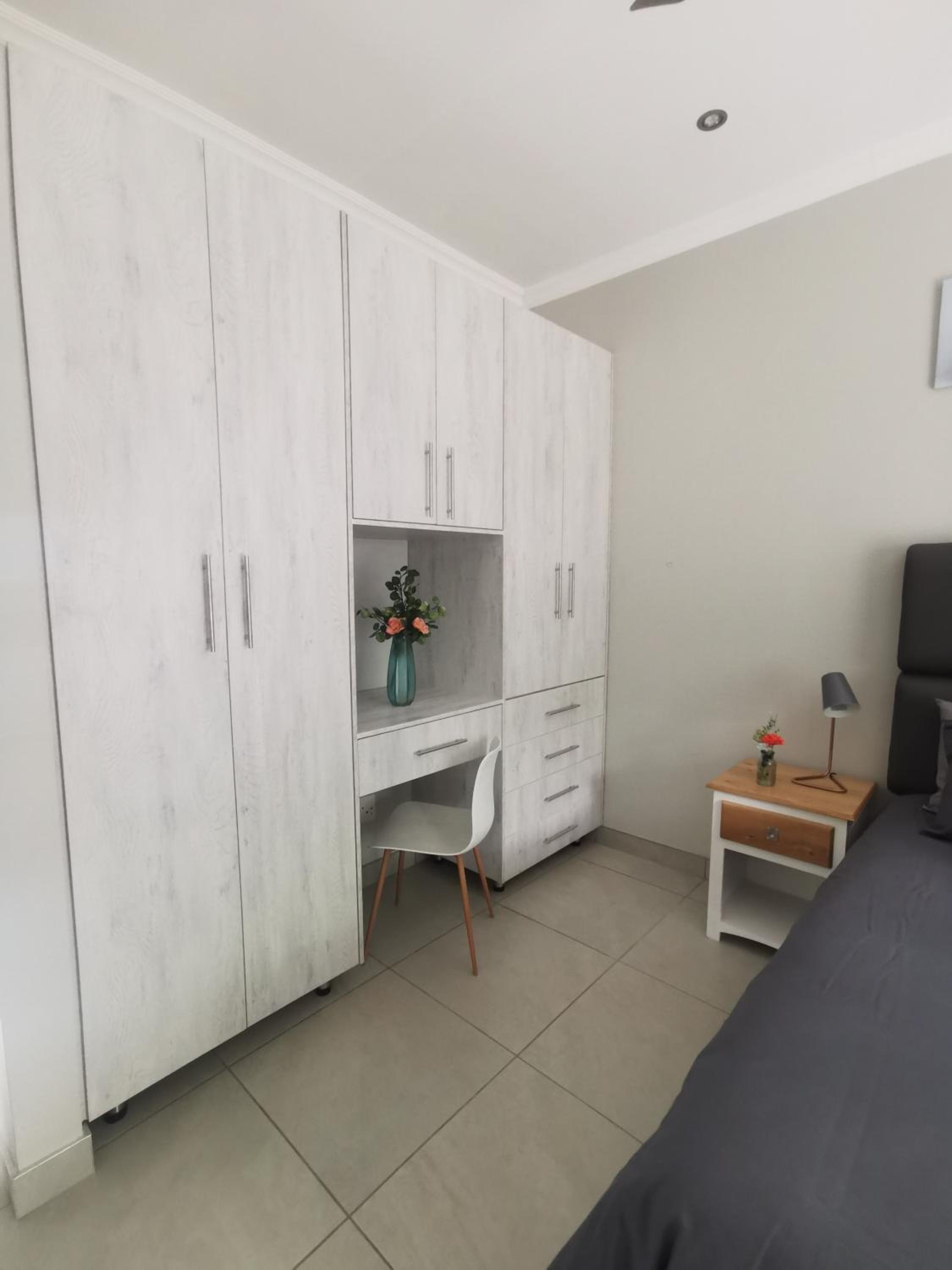 Double Room with Private Bathroom - Photo 35