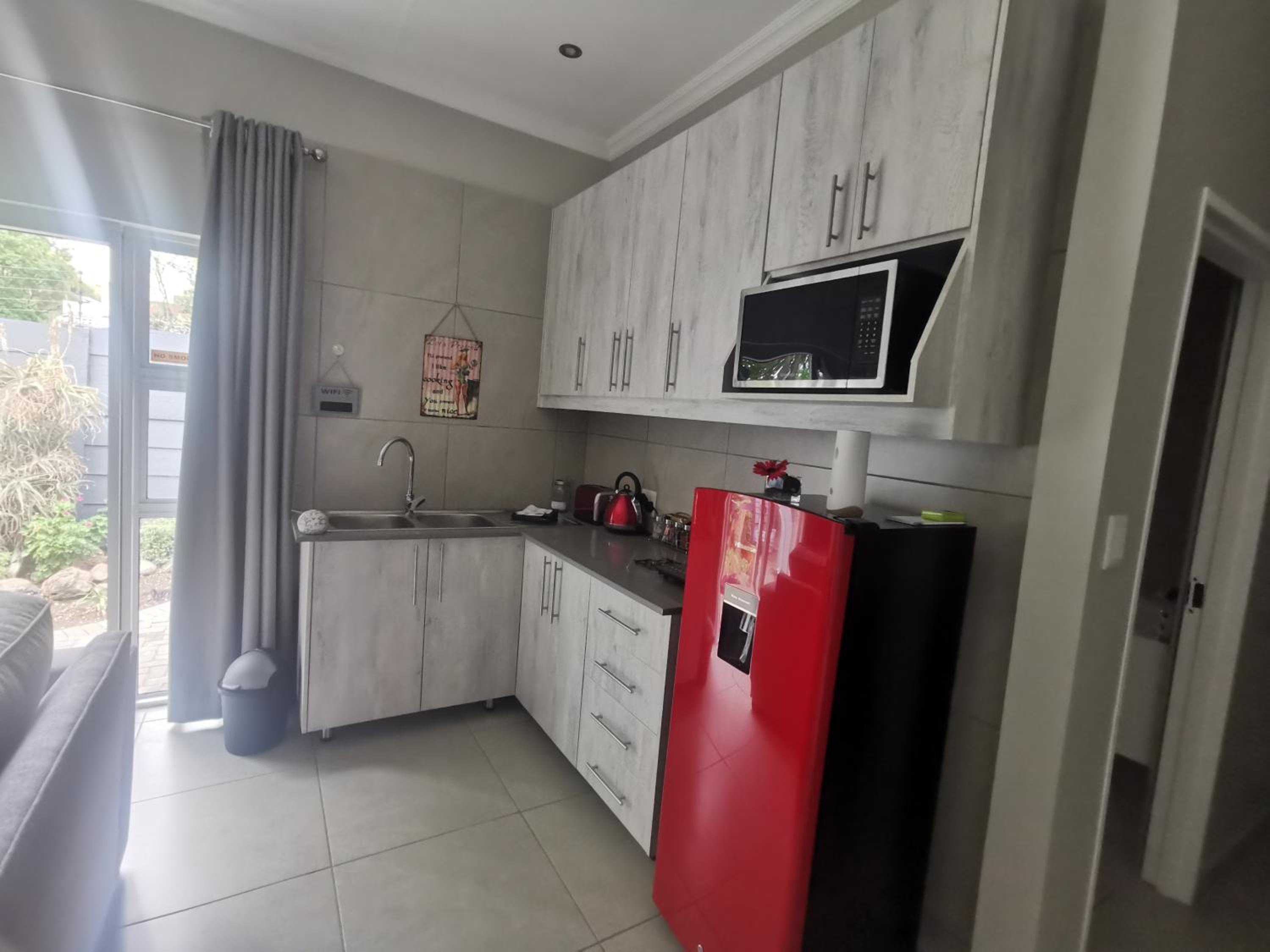 Deluxe Double Room (2 Adults + 1 Child) - Photo 29
