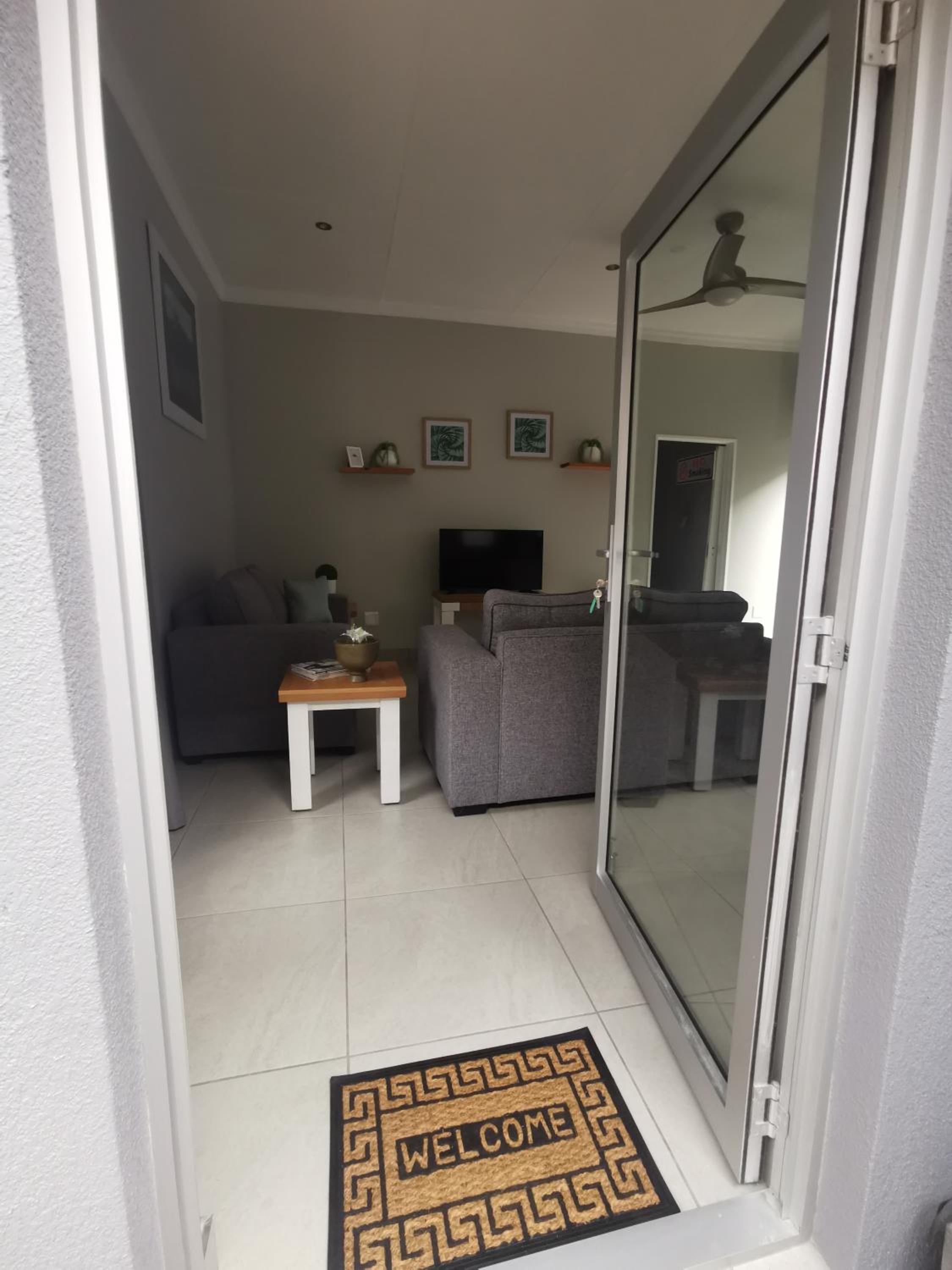 Double Room with Private Bathroom - Photo 23