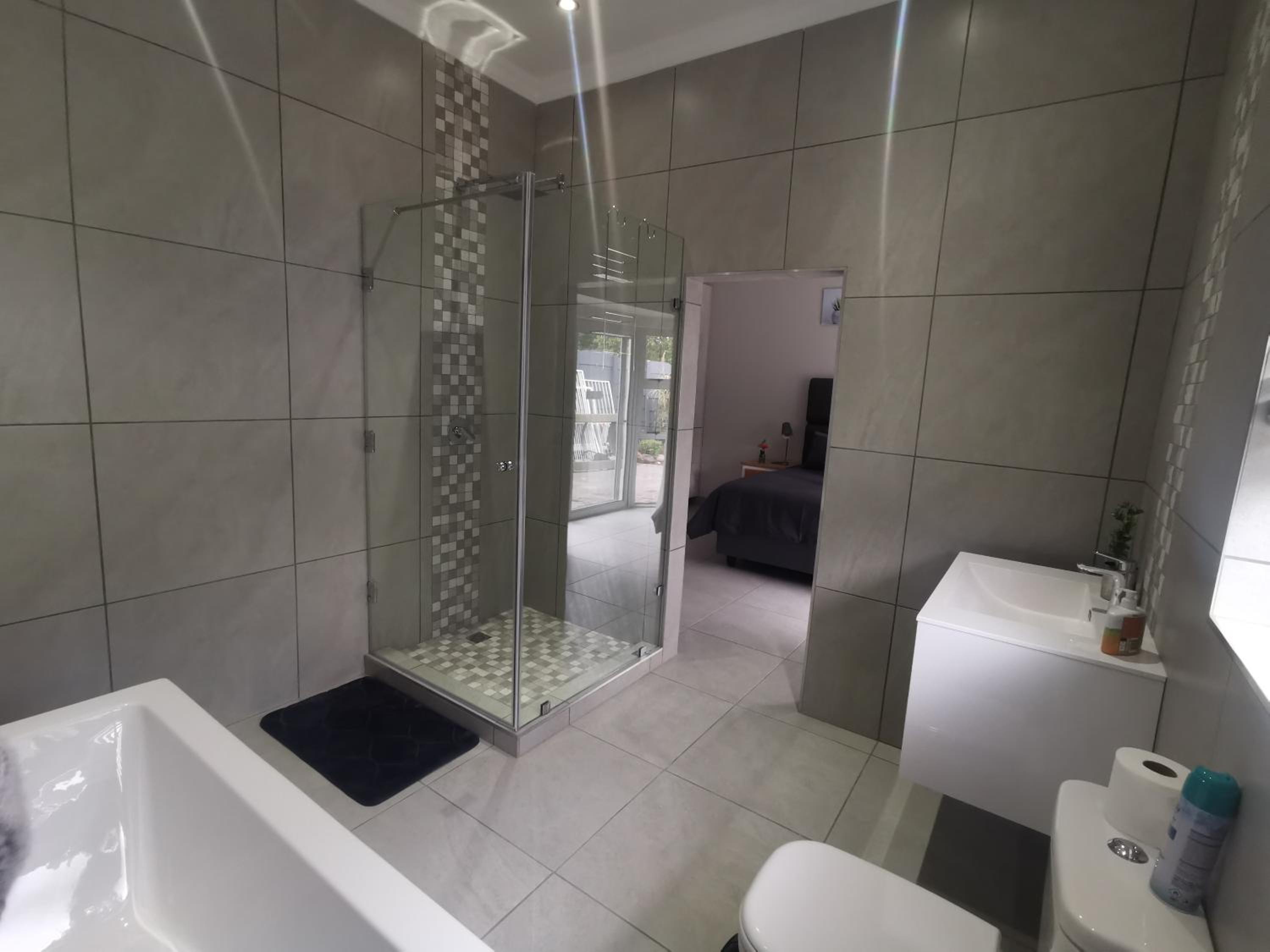 Double Room with Private Bathroom - Photo 41