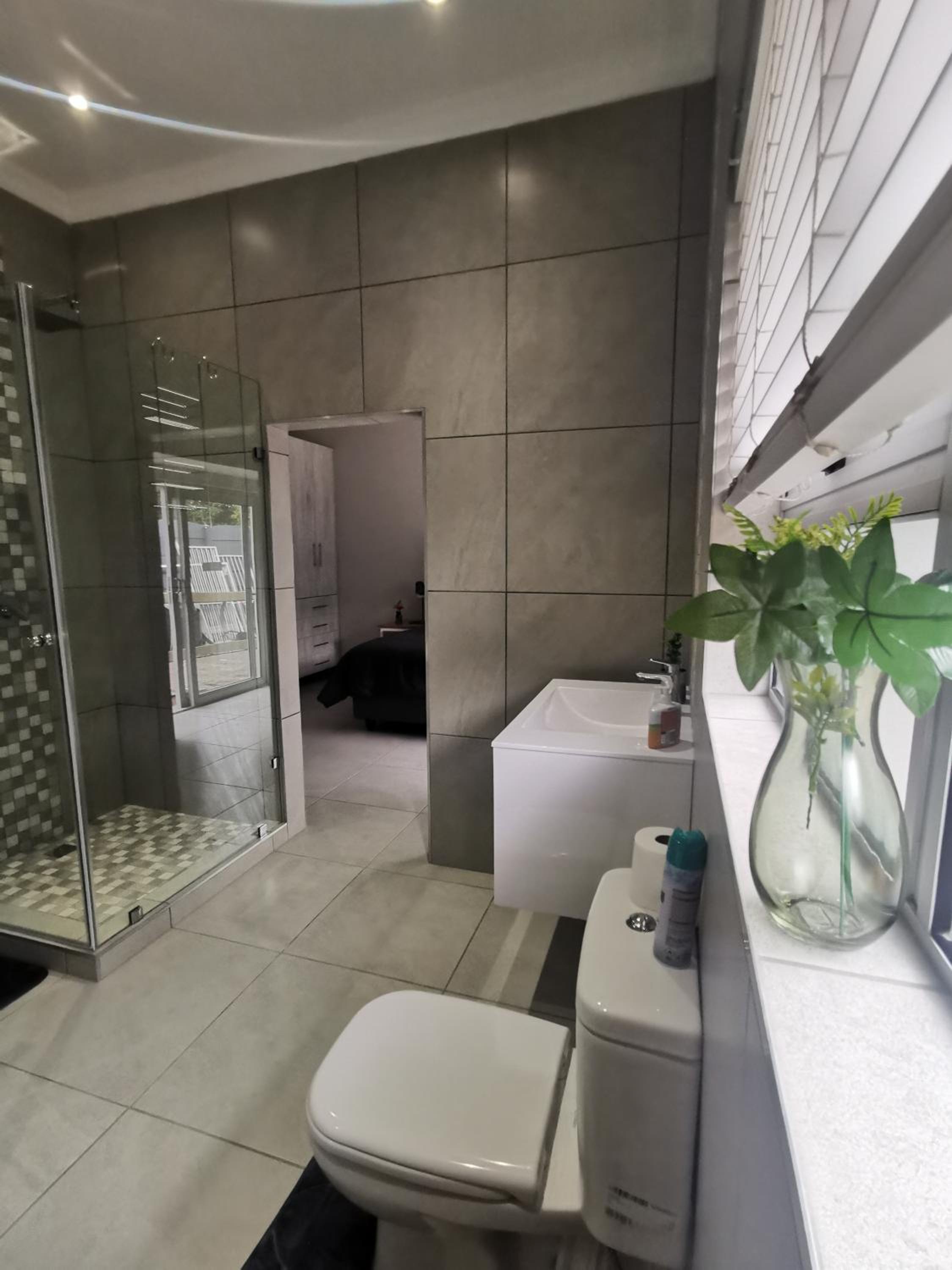 Double Room with Private Bathroom - Photo 48
