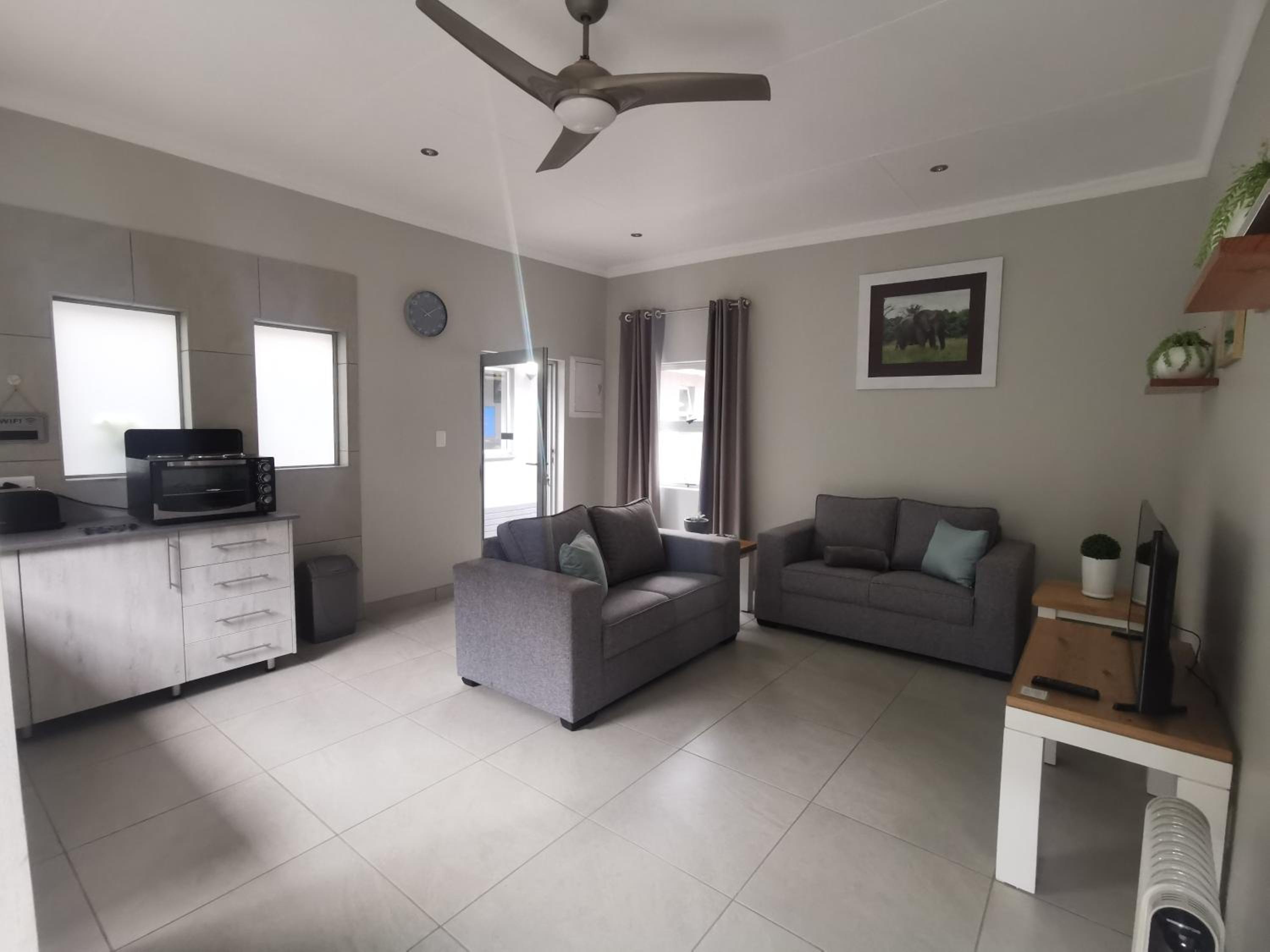Double Room with Private Bathroom - Photo 25