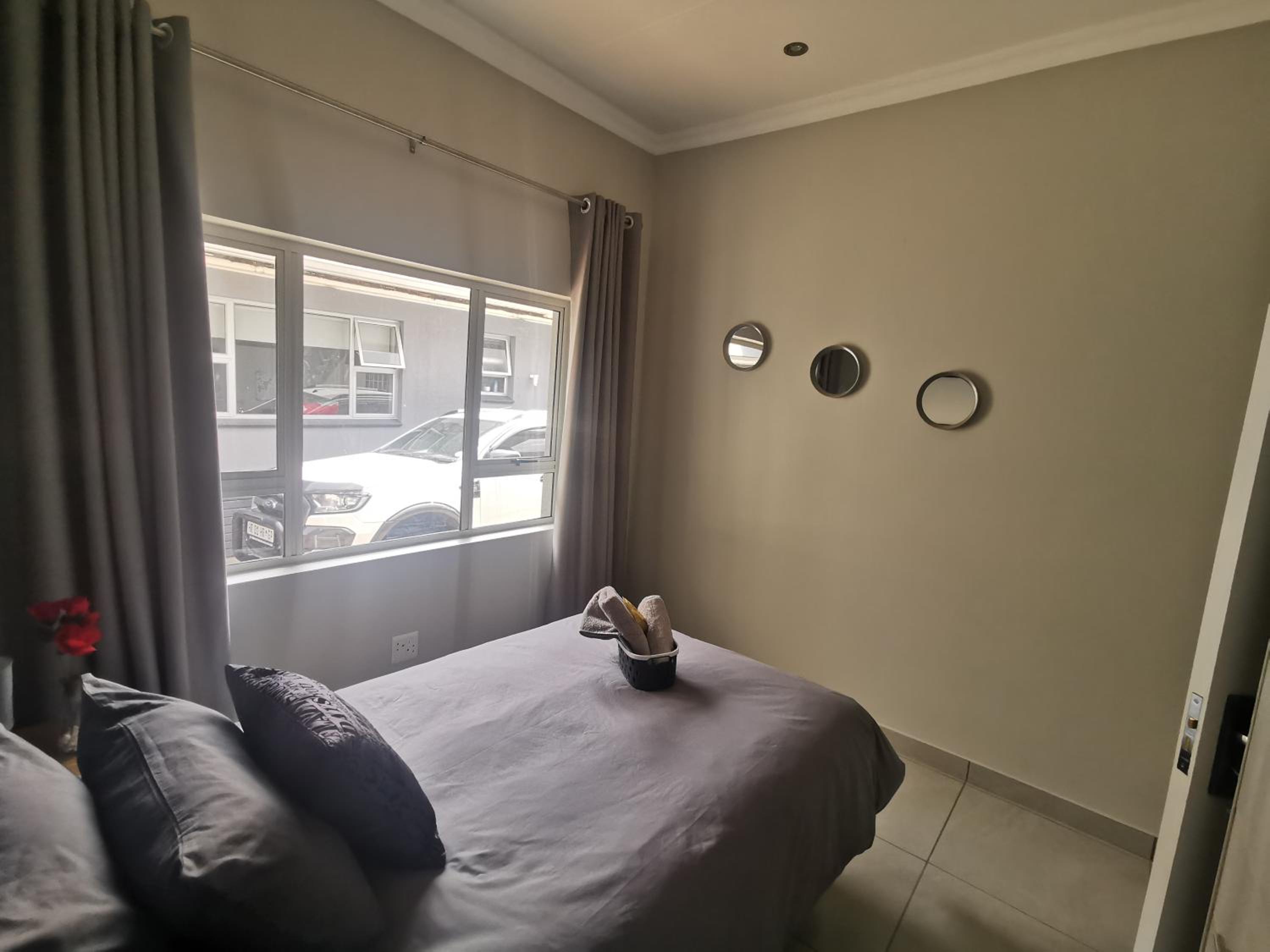Deluxe Double Room (2 Adults + 1 Child) - Photo 24