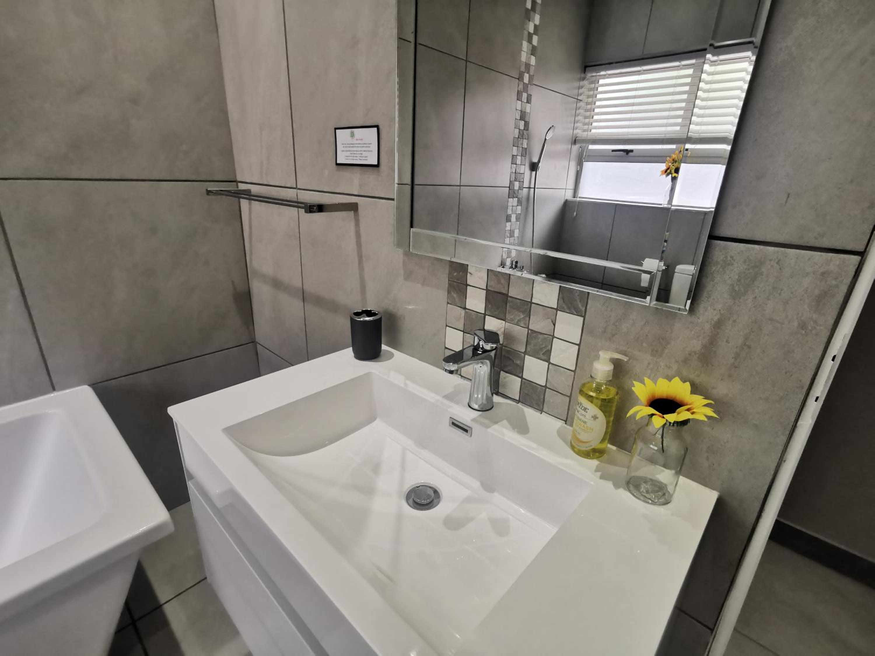Deluxe Double Room (2 Adults + 1 Child) - Photo 26