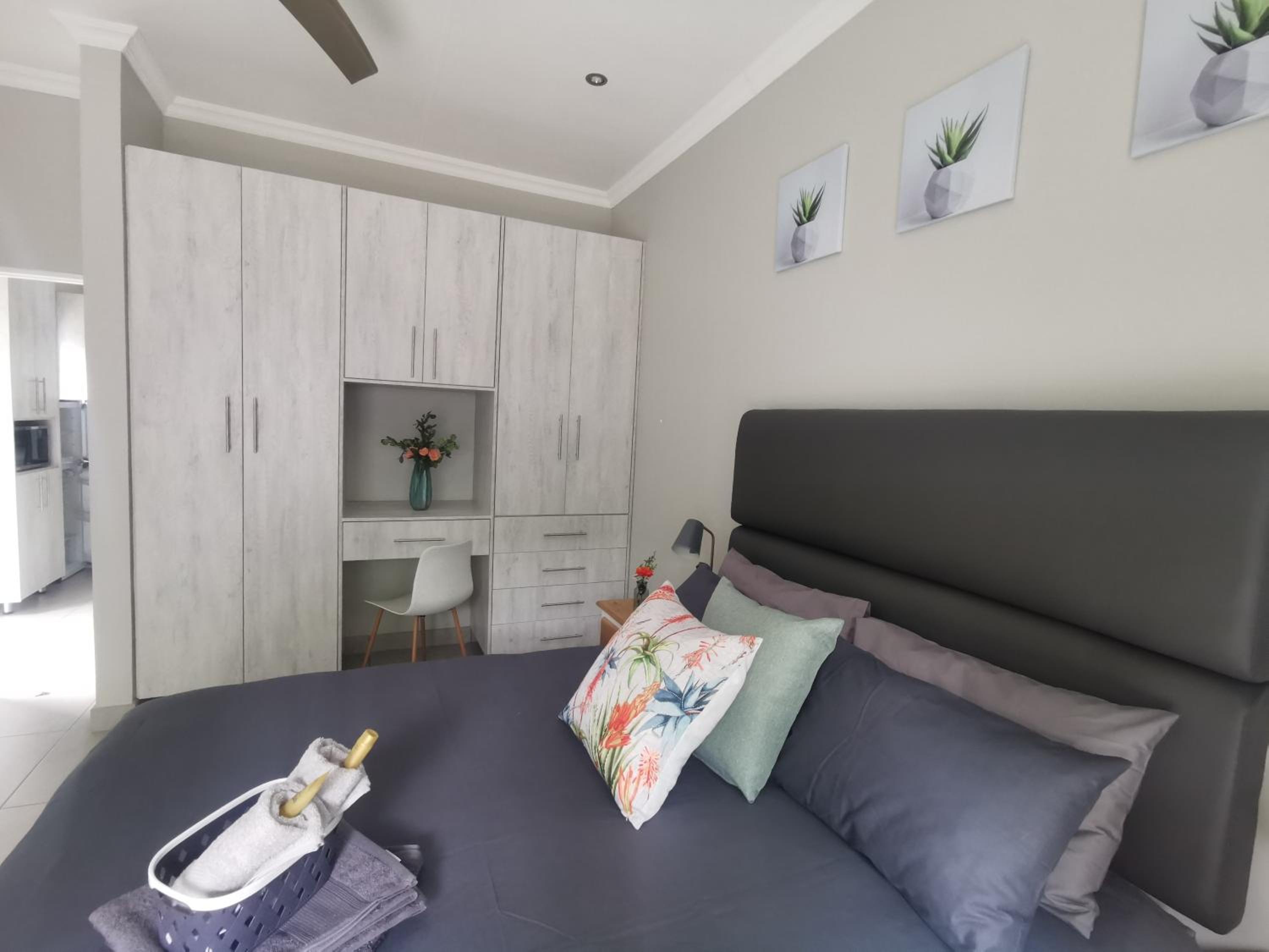 Double Room with Private Bathroom - Photo 37