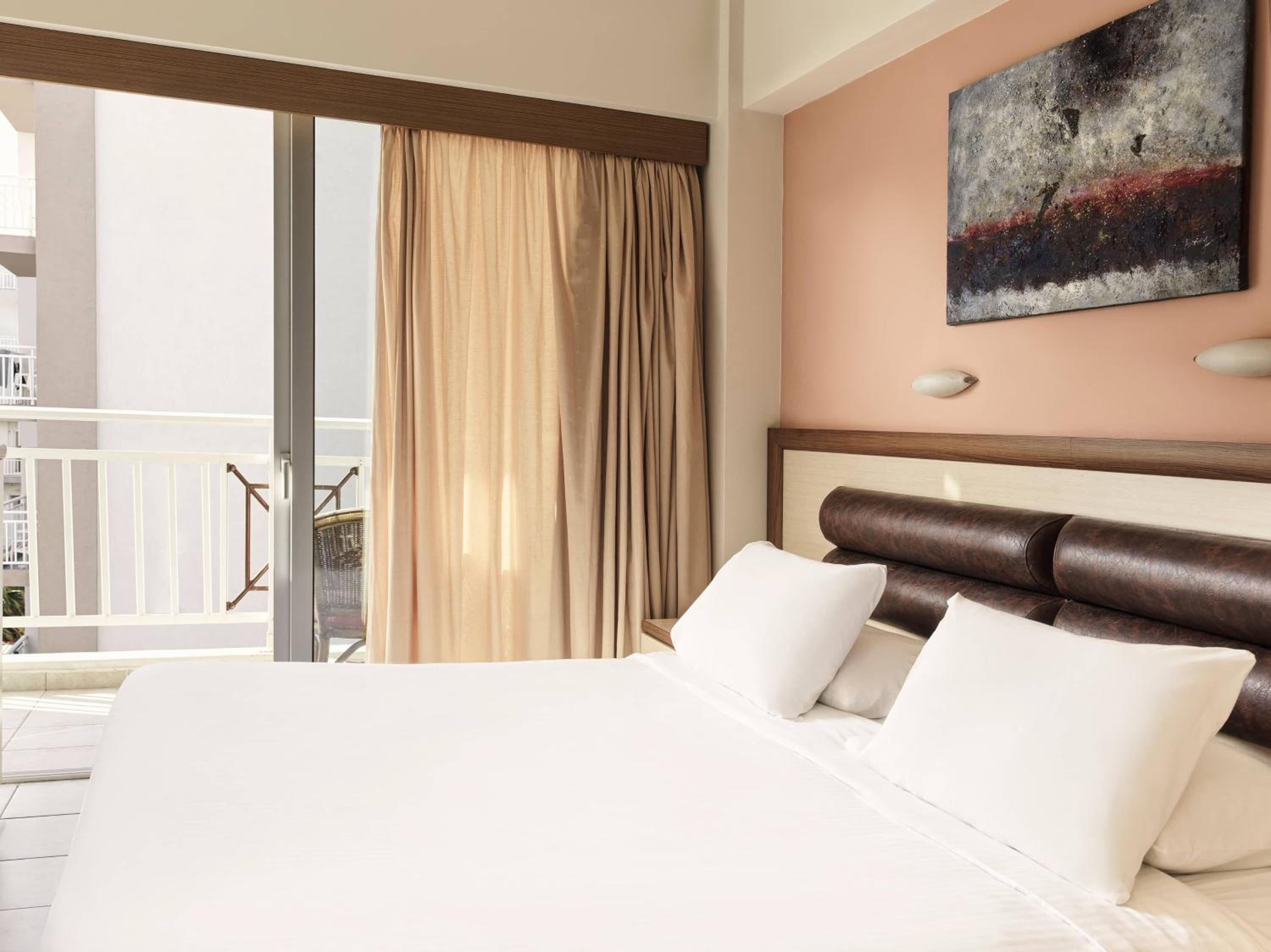 Double or Twin Room - Photo 2