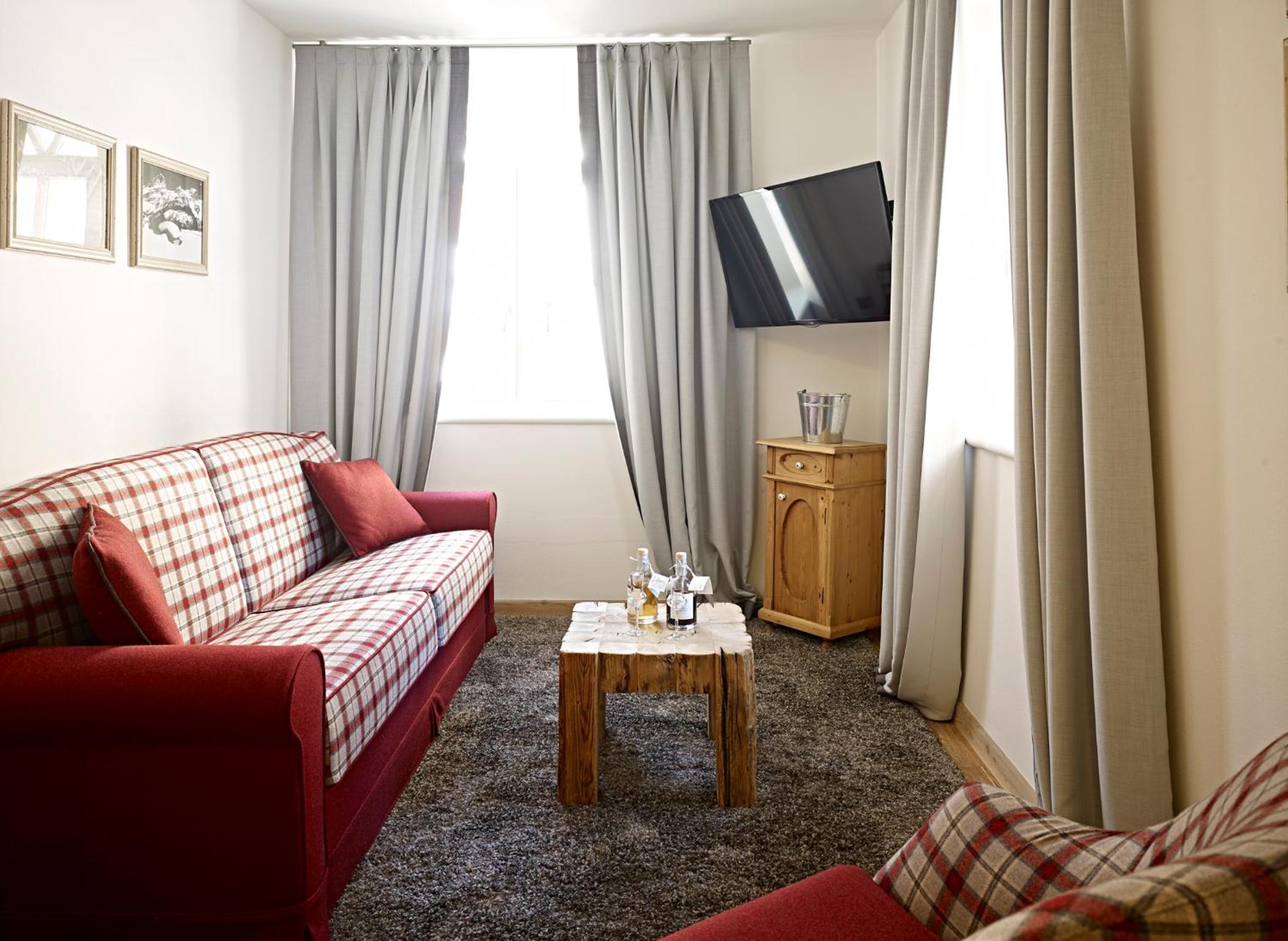 One-Bedroom Suite (5 Adults) photo 1