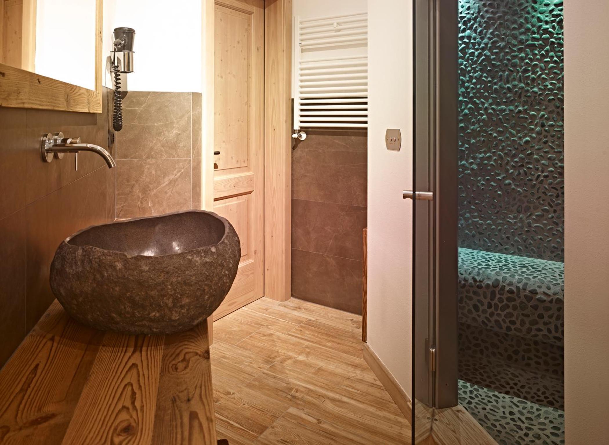 One-Bedroom Suite (5 Adults) photo 3