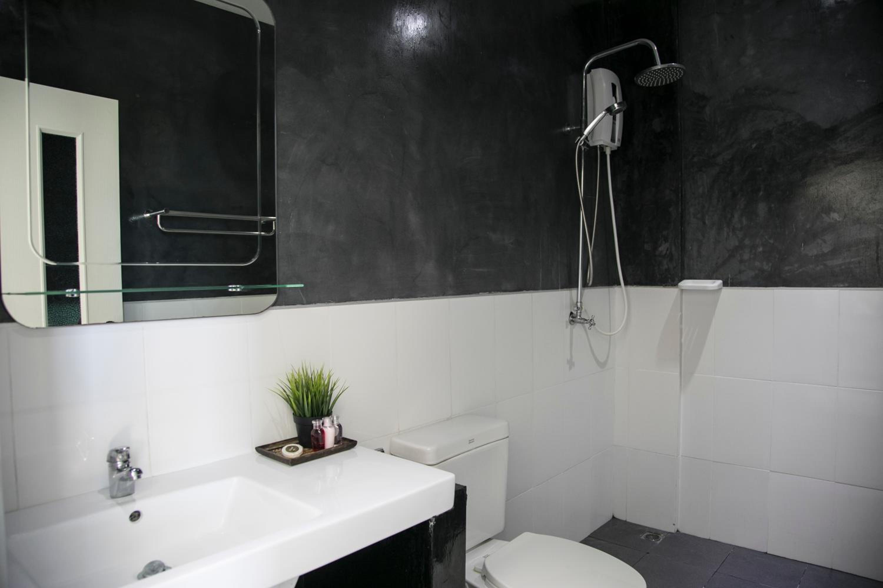 Studio with Kitchenette - Photo 16