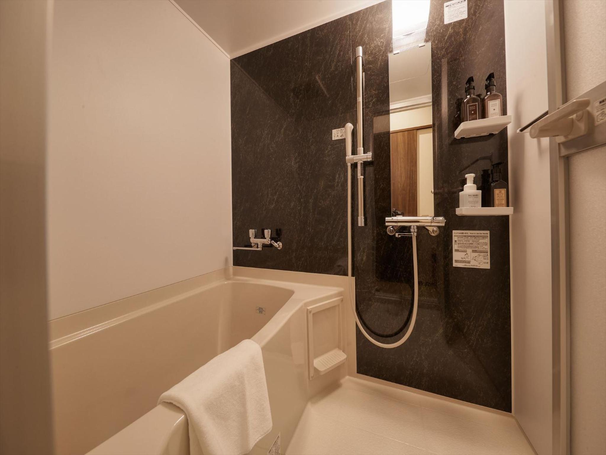 Suite - Photo 34