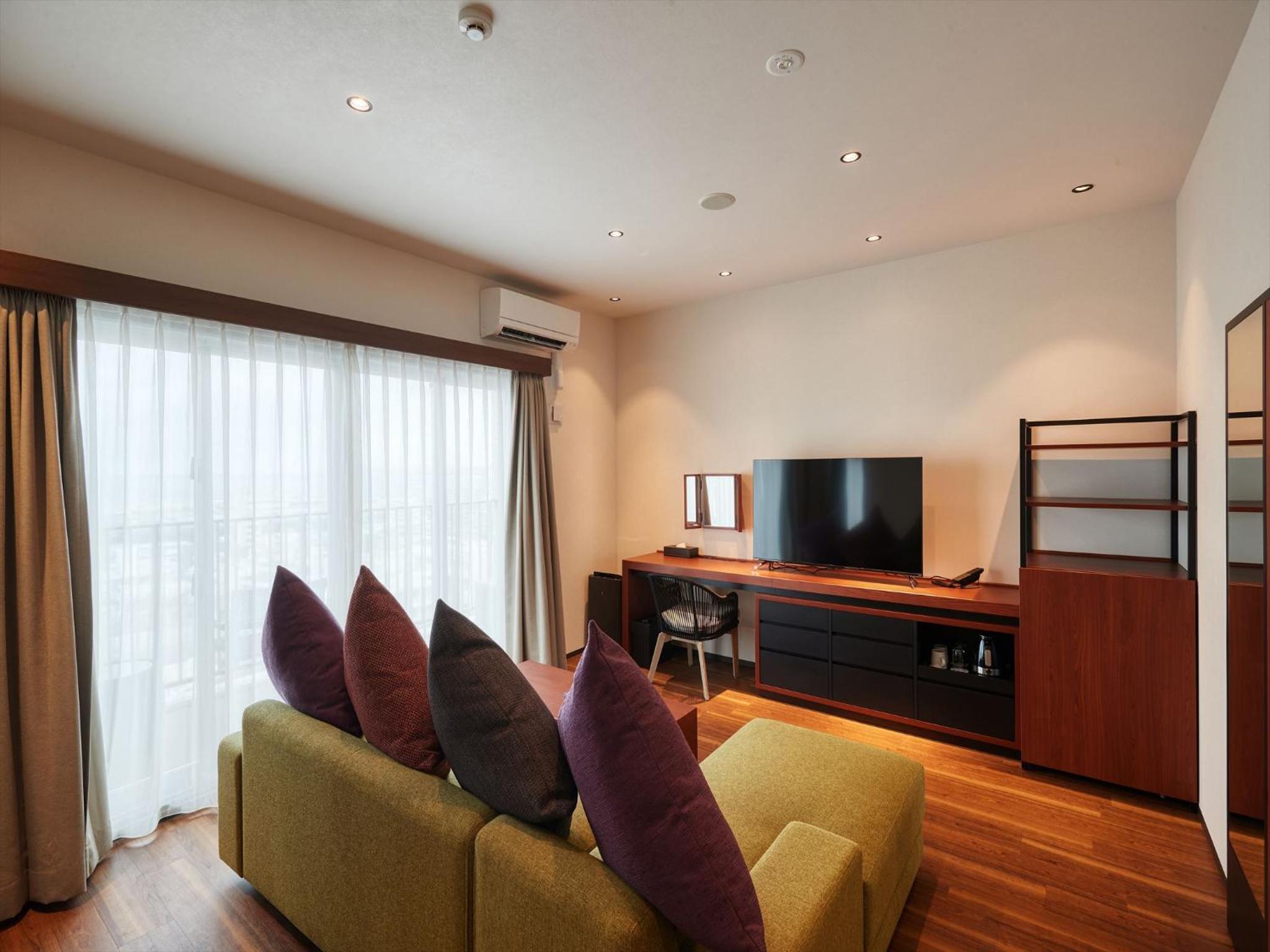 Suite - Photo 39