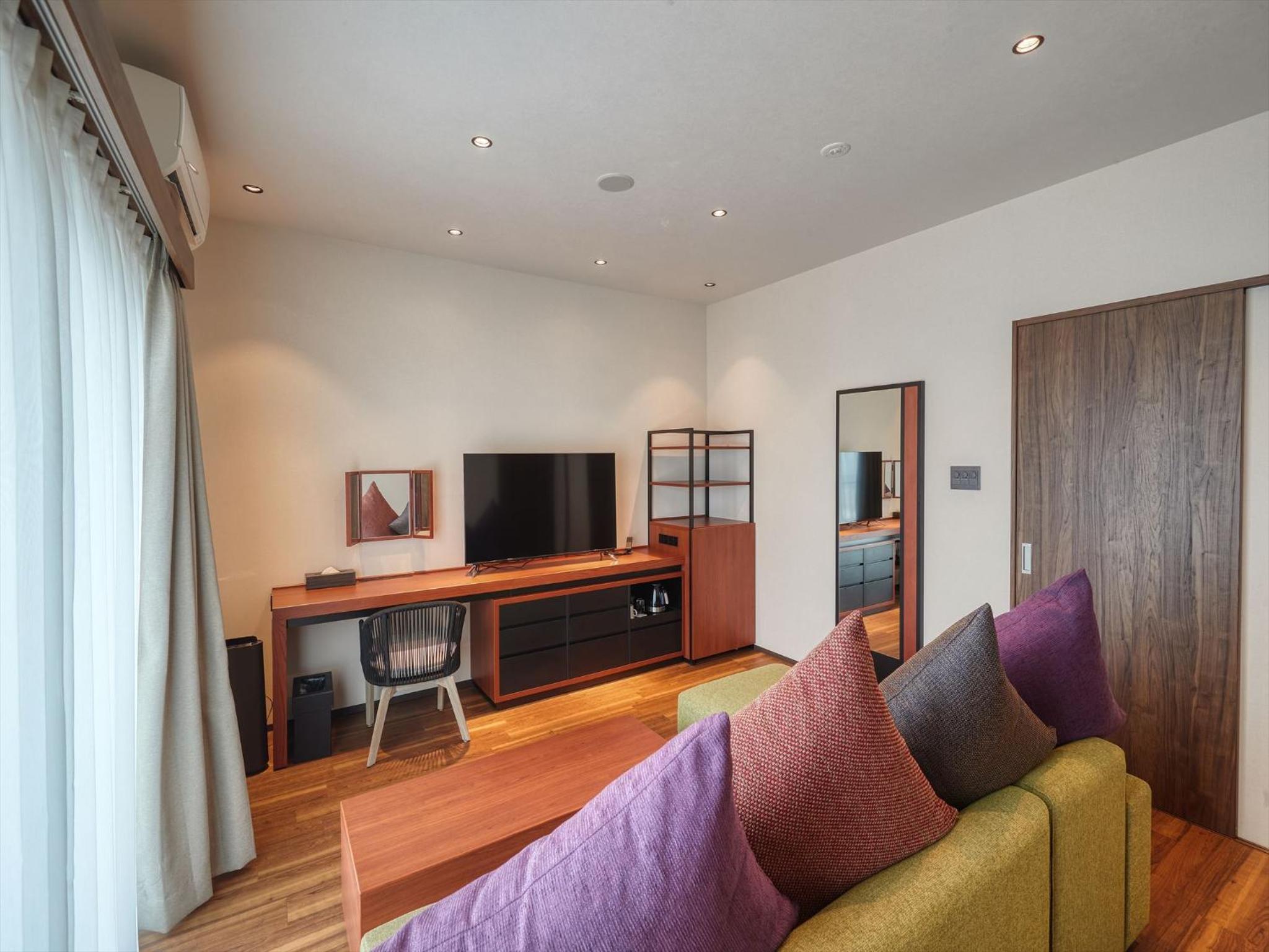 Suite - Photo 41