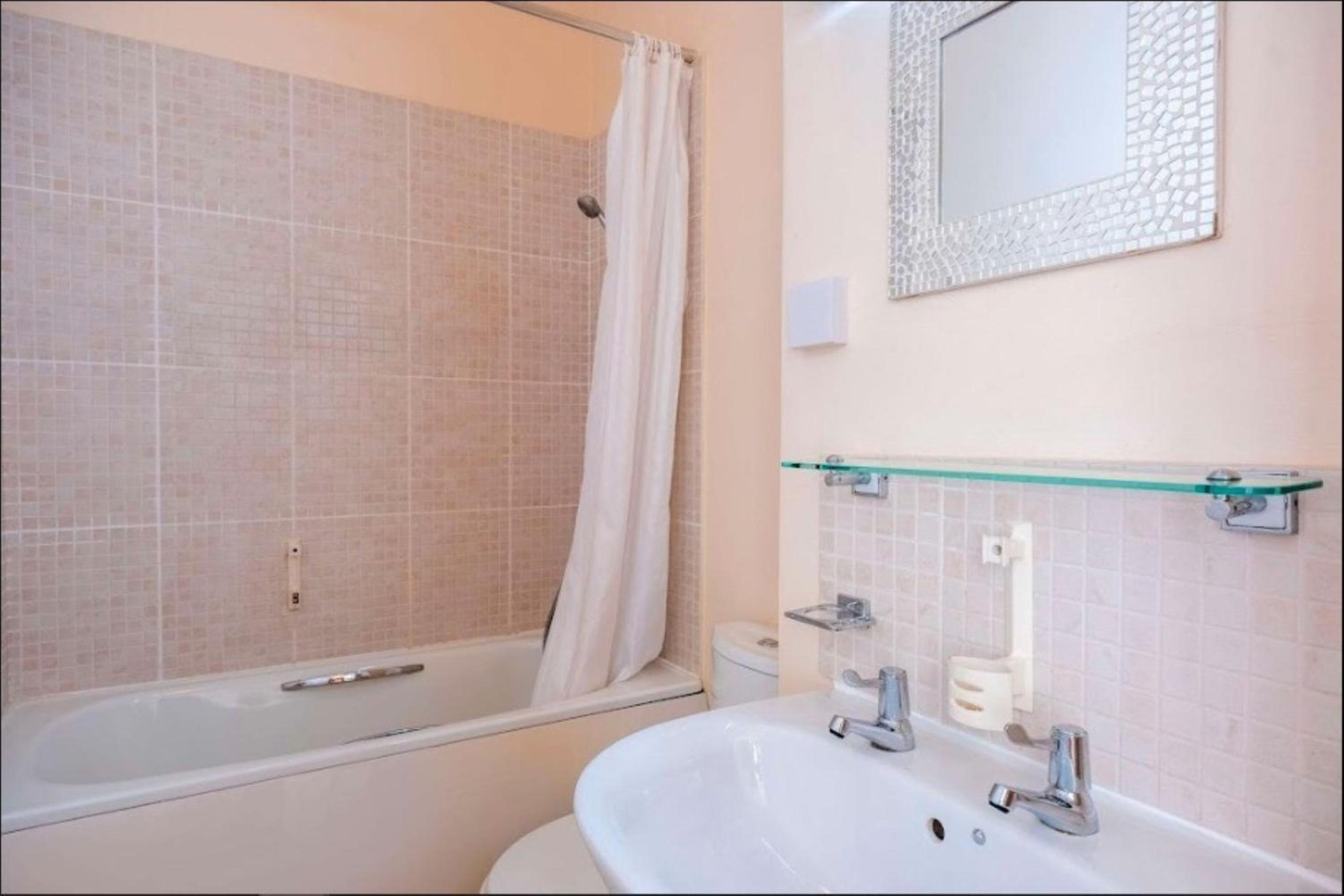 Deluxe Double Room - Photo 4