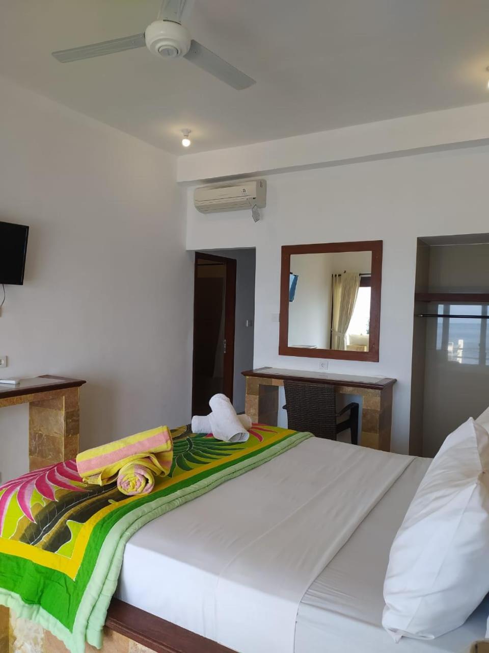 Double Room with Sea View - Photo 40