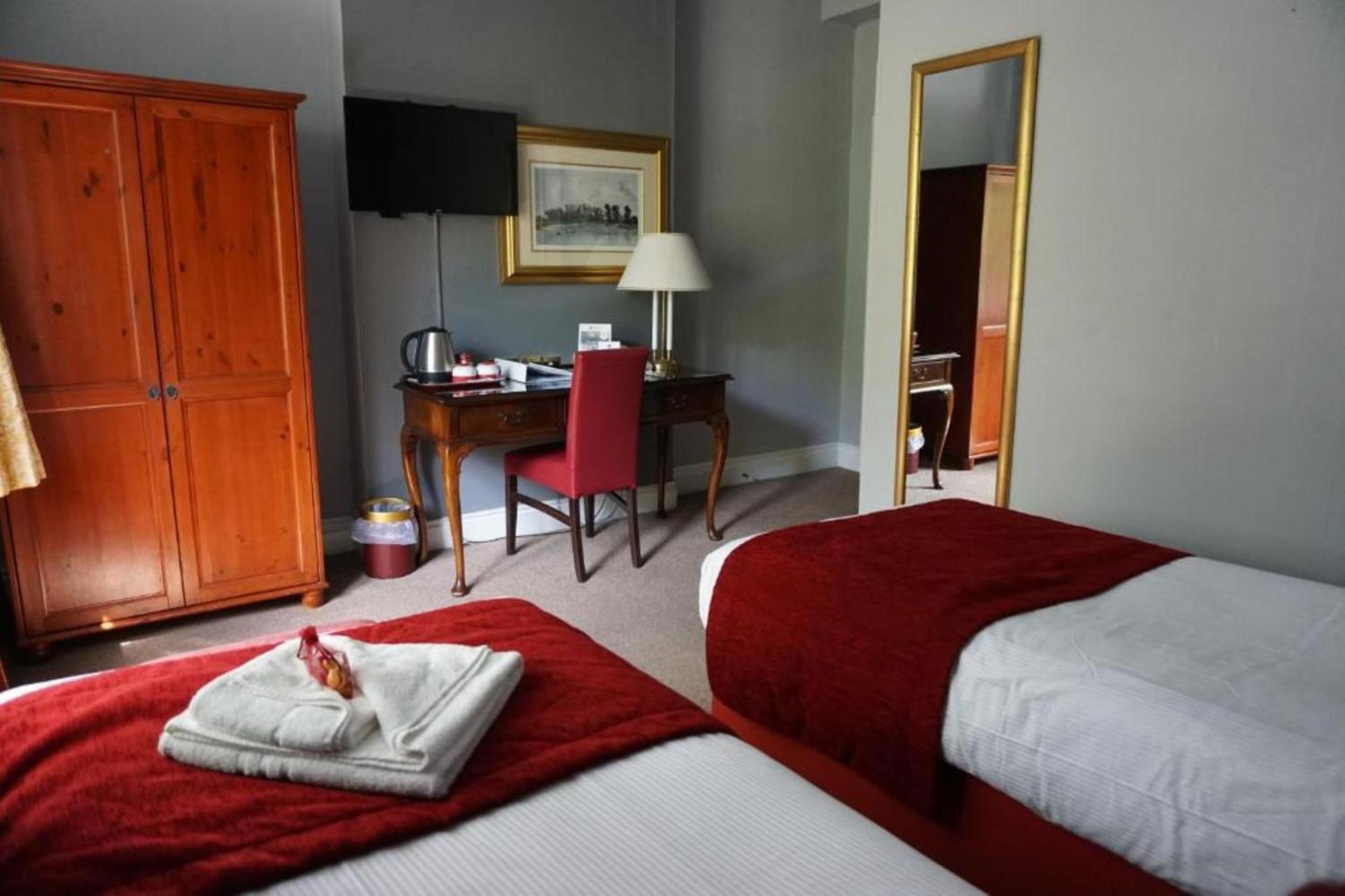 Standard Twin Room - Photo 2