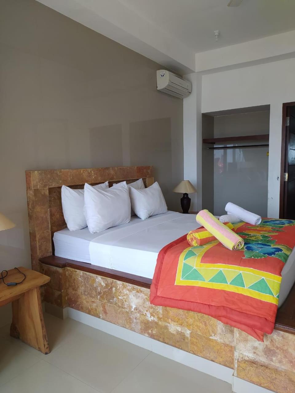 Double Room with Sea View - Photo 29