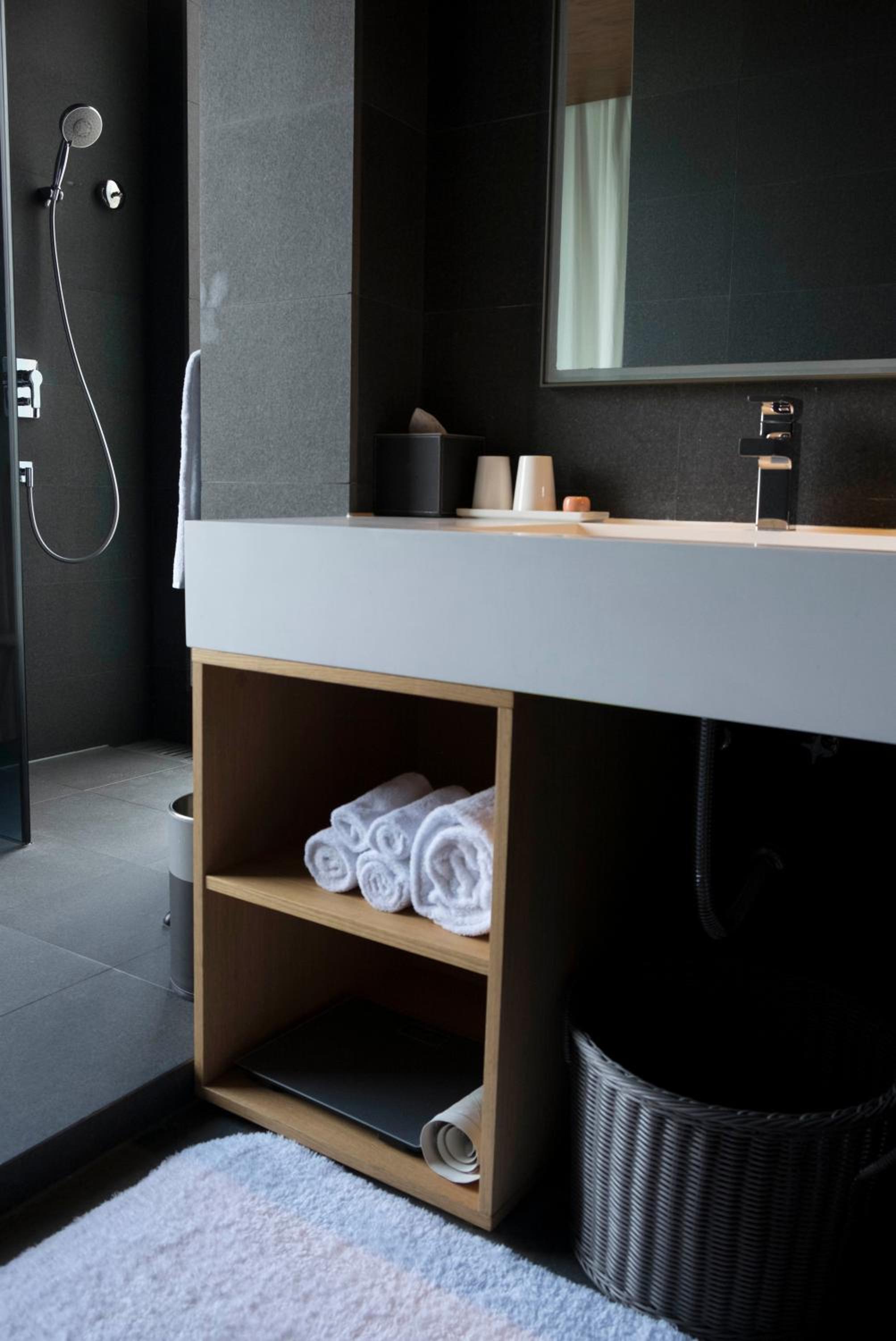 Deluxe King Room-Free MiniBar and Free daily afternoon tea photo 2