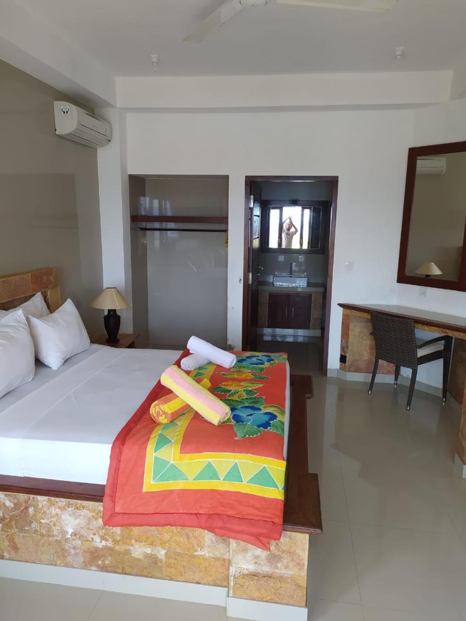 Double Room with Sea View - Photo 12