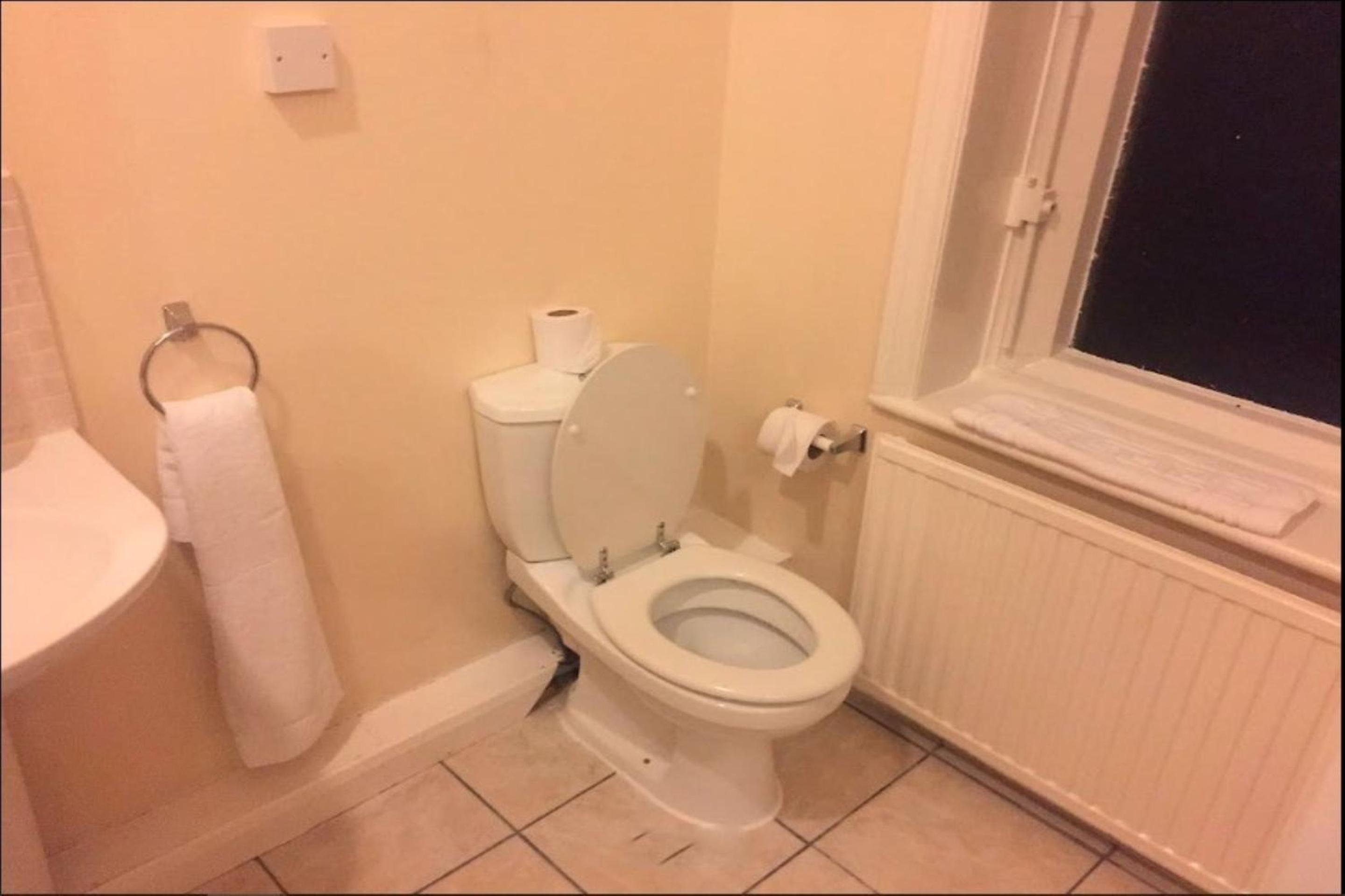 Double Room - Photo 2