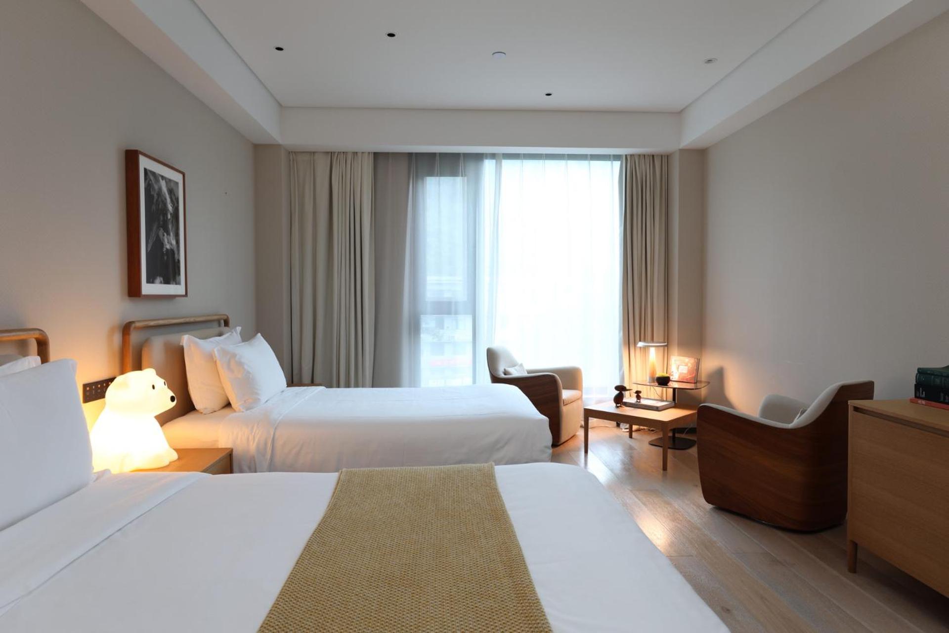 Family Room with Mountain -Free MiniBar and Free daily afternoon tea photo 1