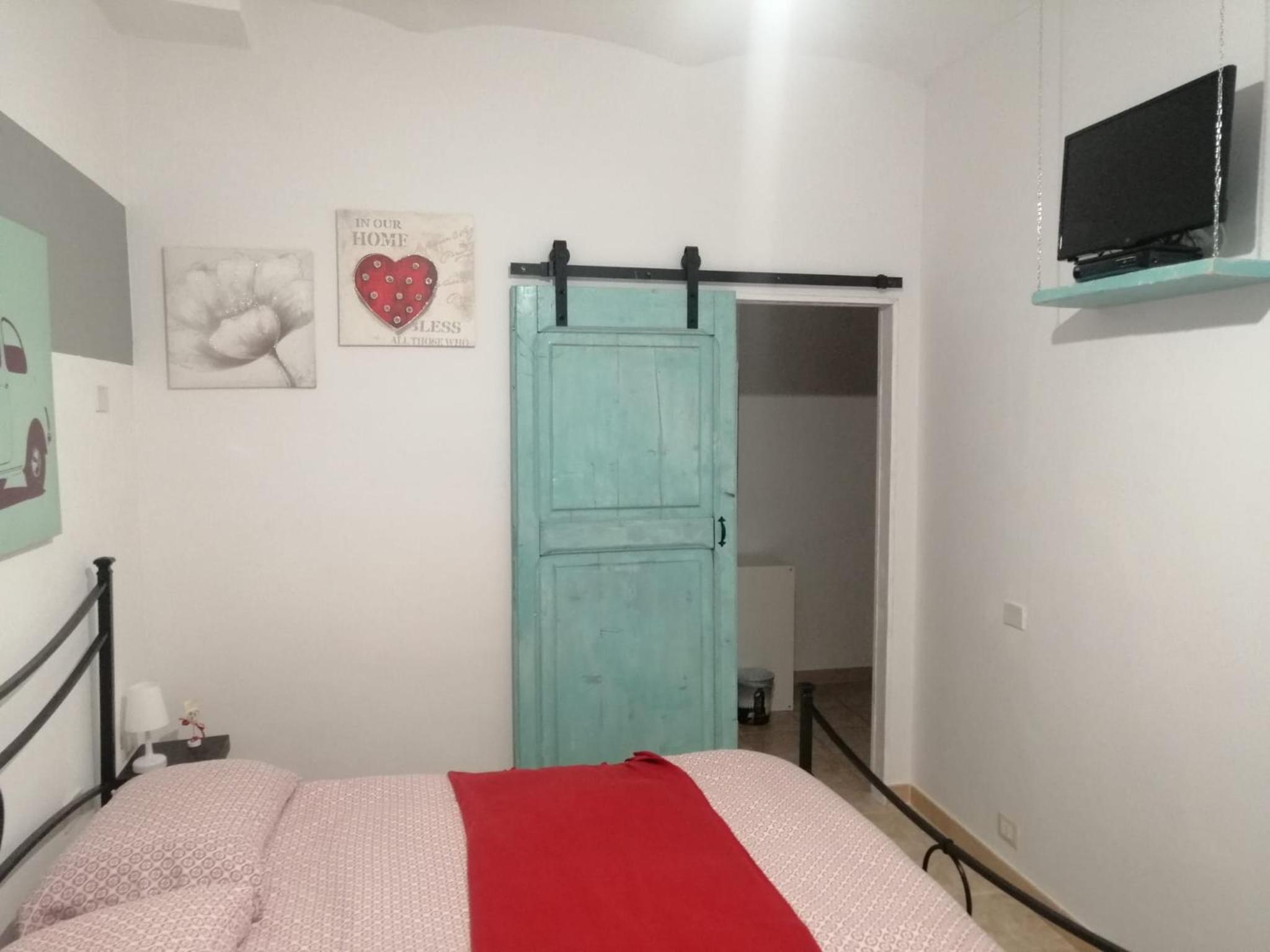 Double Room with Private Bathroom - Photo 4