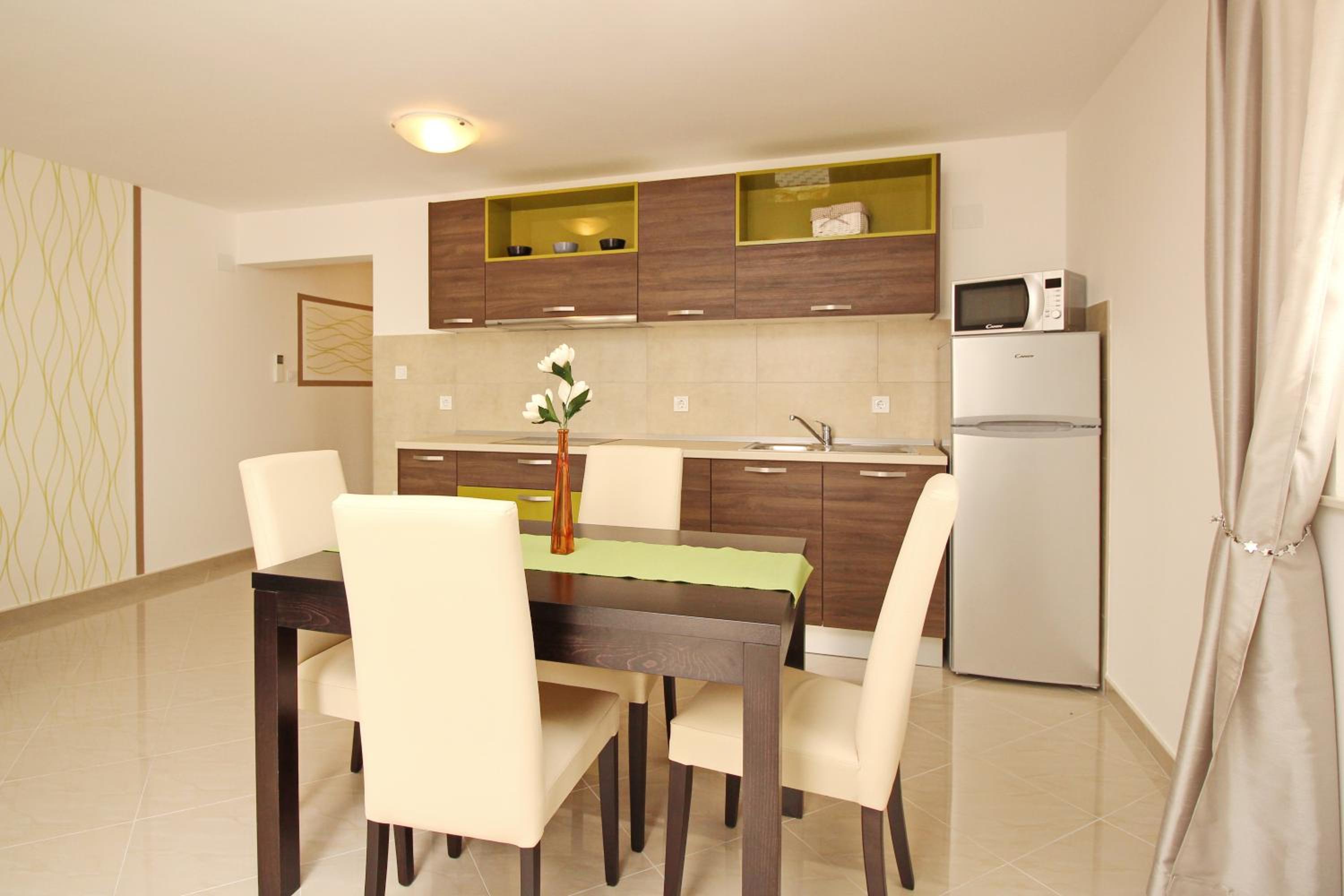 Apartment photo 2