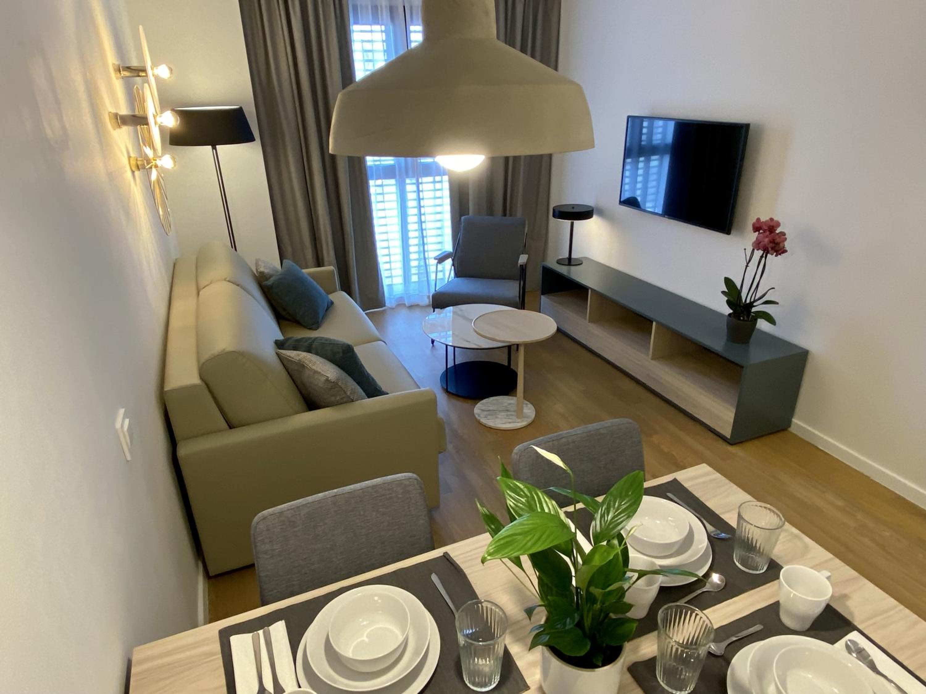 Executive One-Bedroom Apartment - Queen Bed - Photo 1