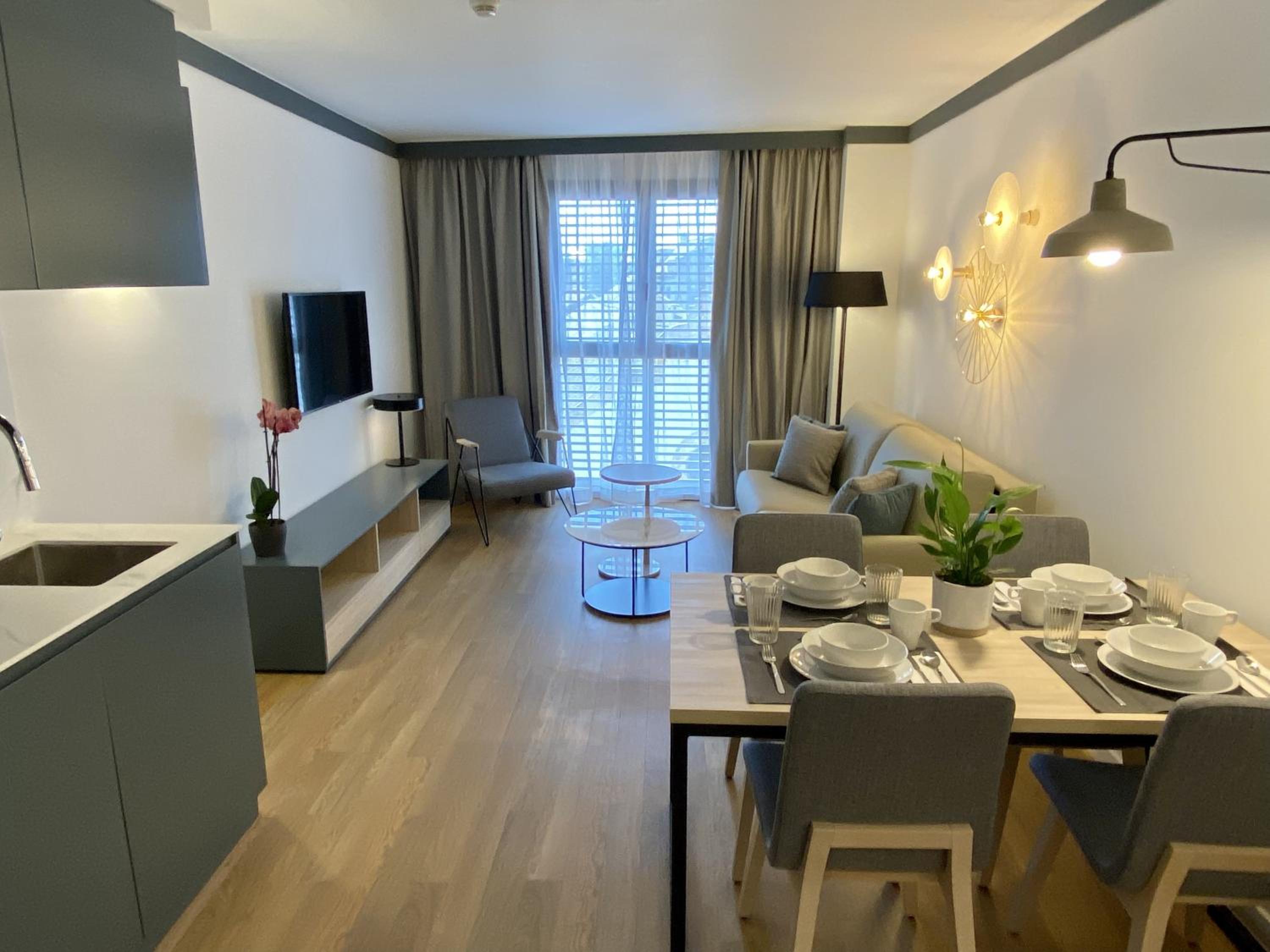 Deluxe Two Bedroom Apartment with Terrace - Photo 1