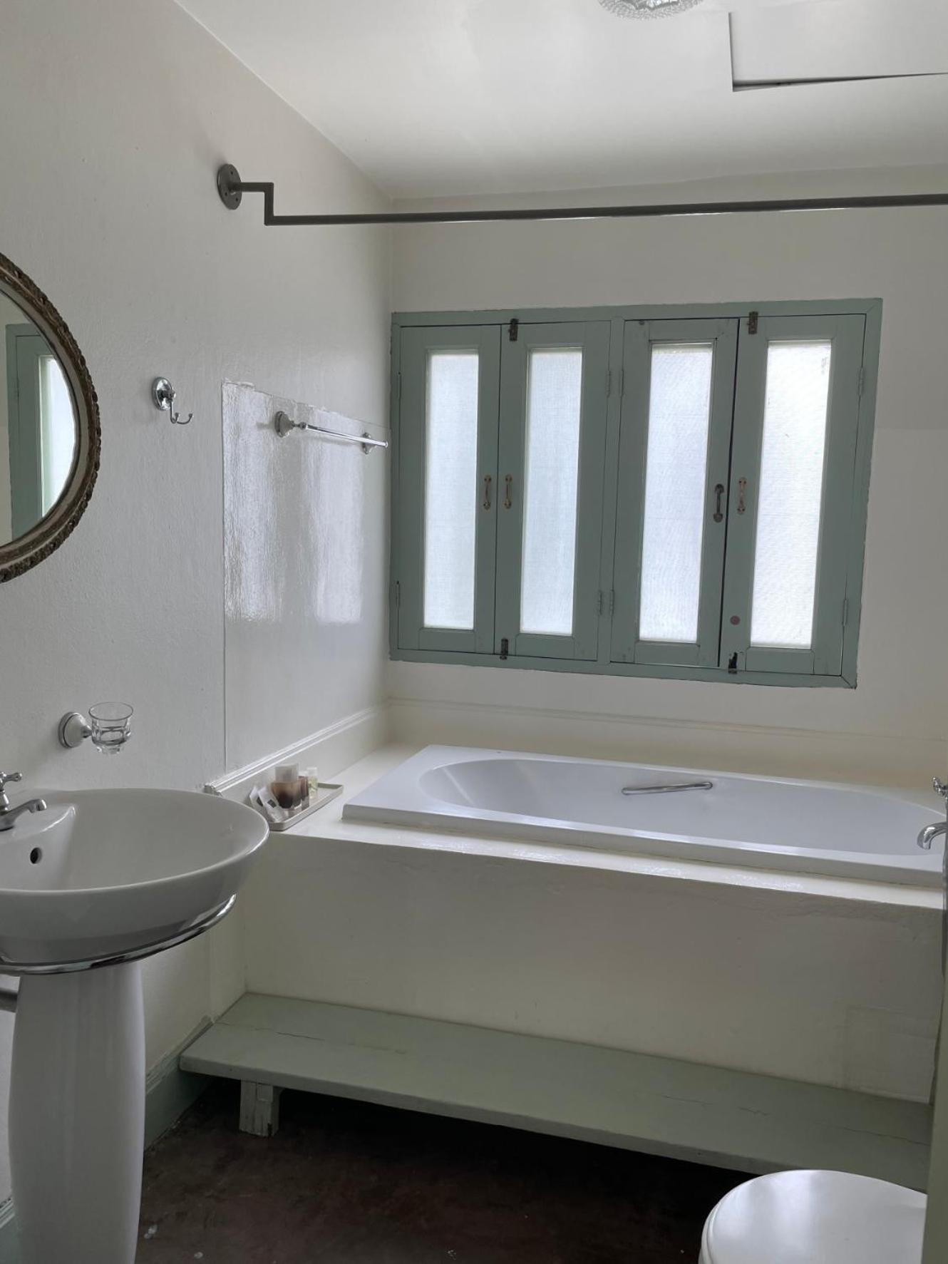 Deluxe Double Room with Balcony - Photo 19