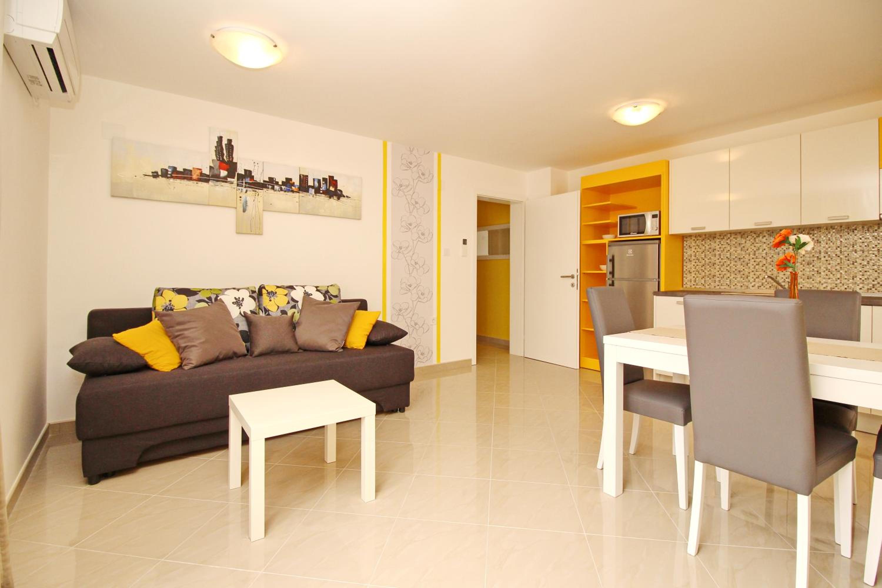 Apartment photo 1