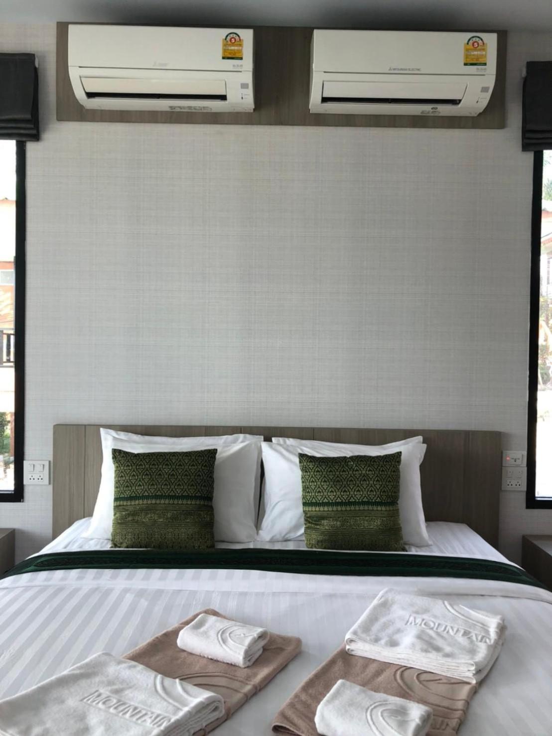 Deluxe Double Room with Balcony photo 3