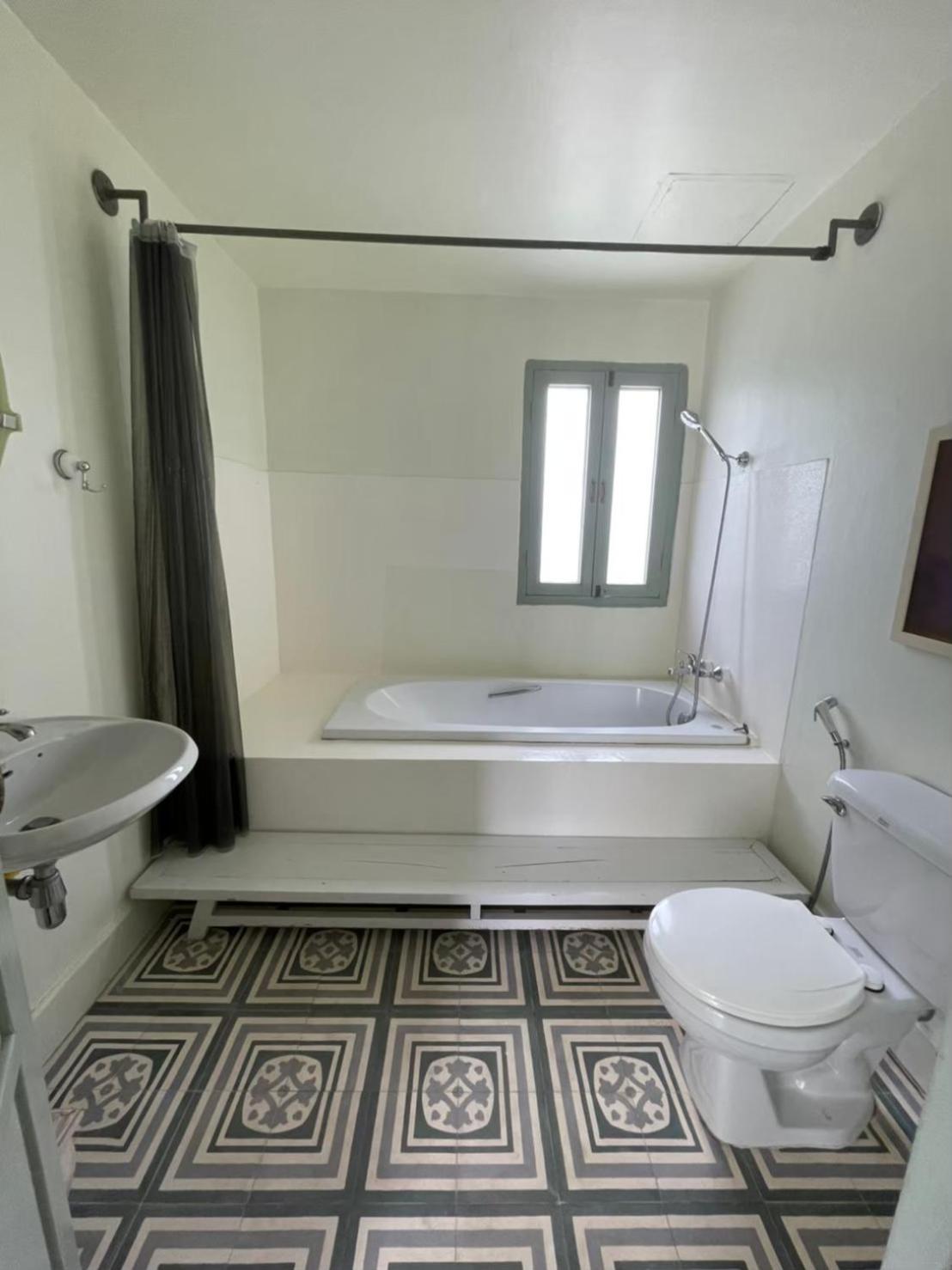 Deluxe Double Room with Balcony - Photo 18
