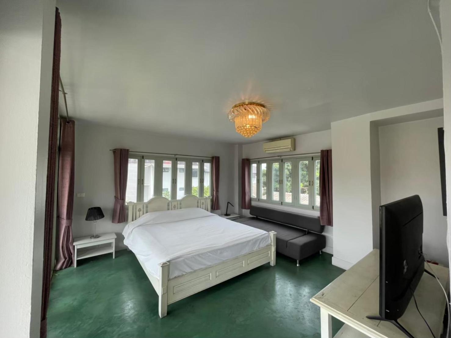Deluxe Double Room with Balcony - Photo 17
